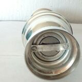 Pepper mill in silver metal