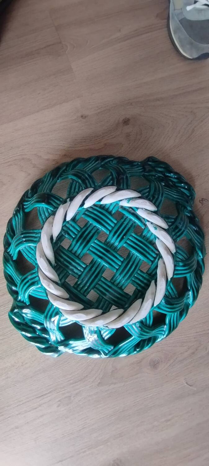 Green braided ceramic bowl