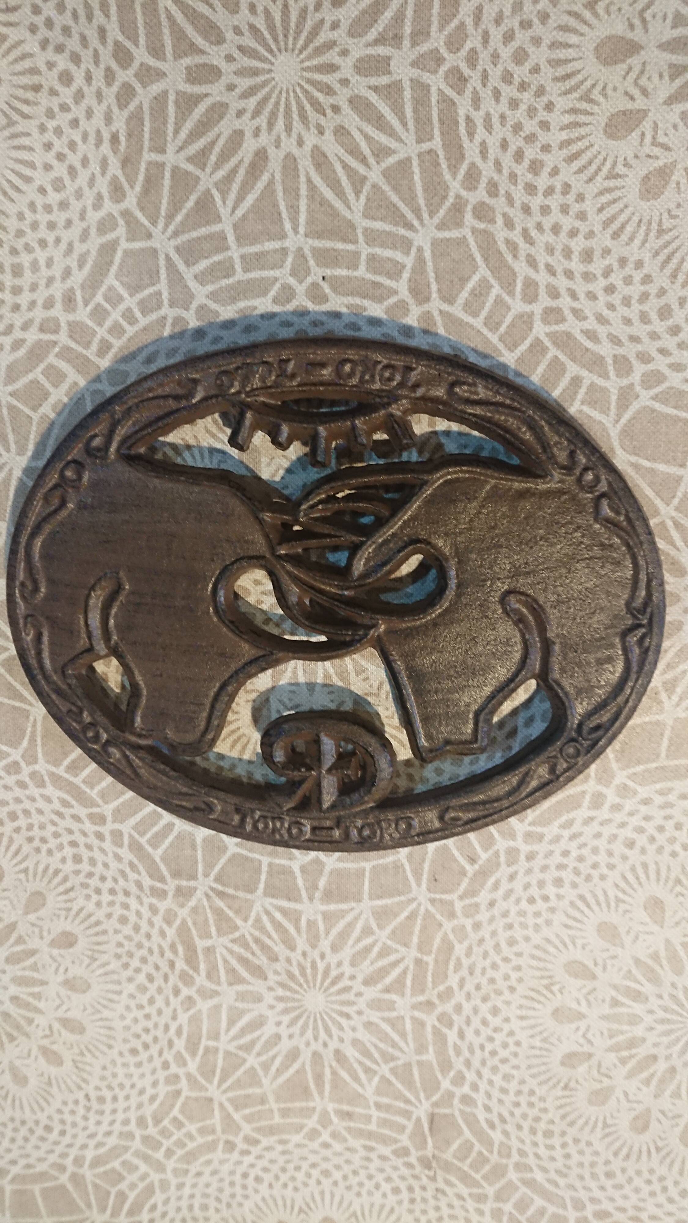 Taurus cast iron table mat