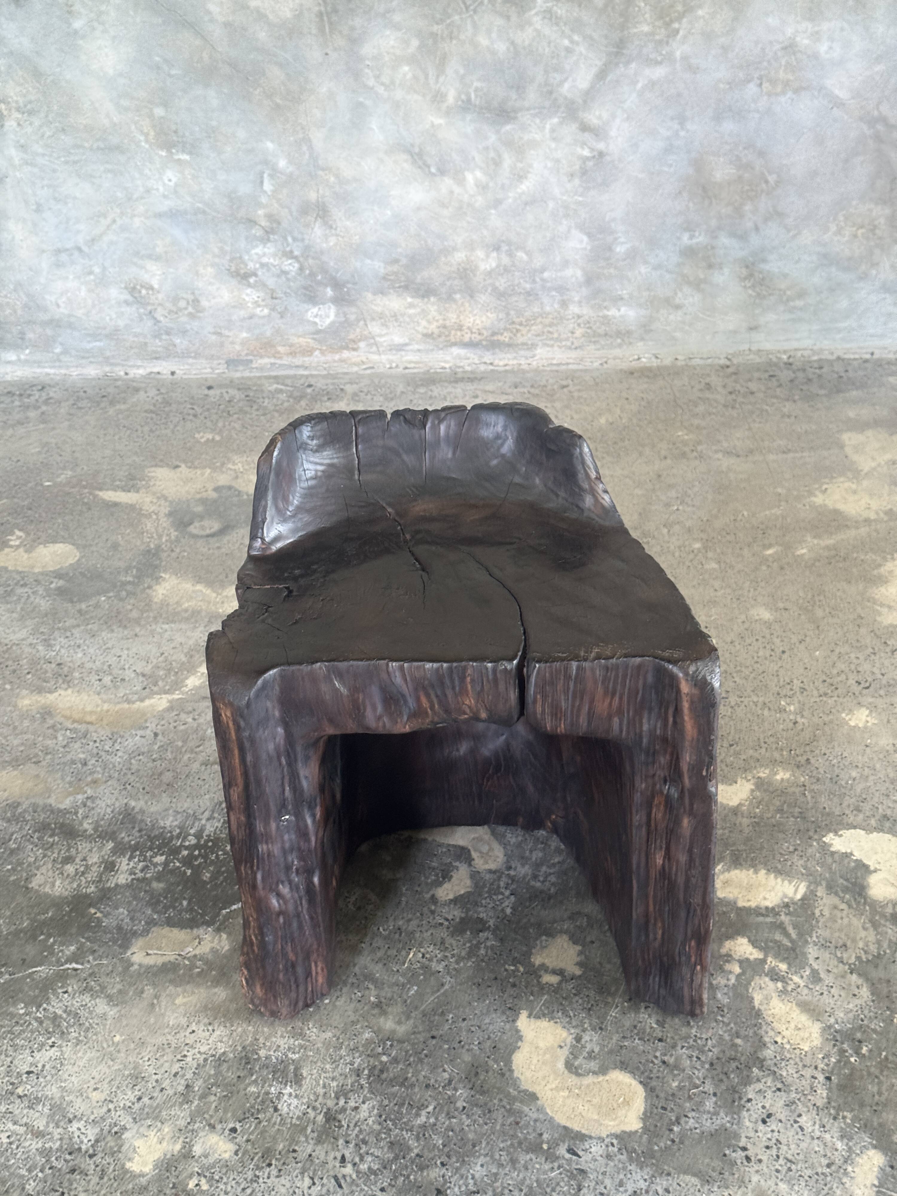 Stool, tabouret or low Japanese-style armchair in brutalist monoxyle radica.