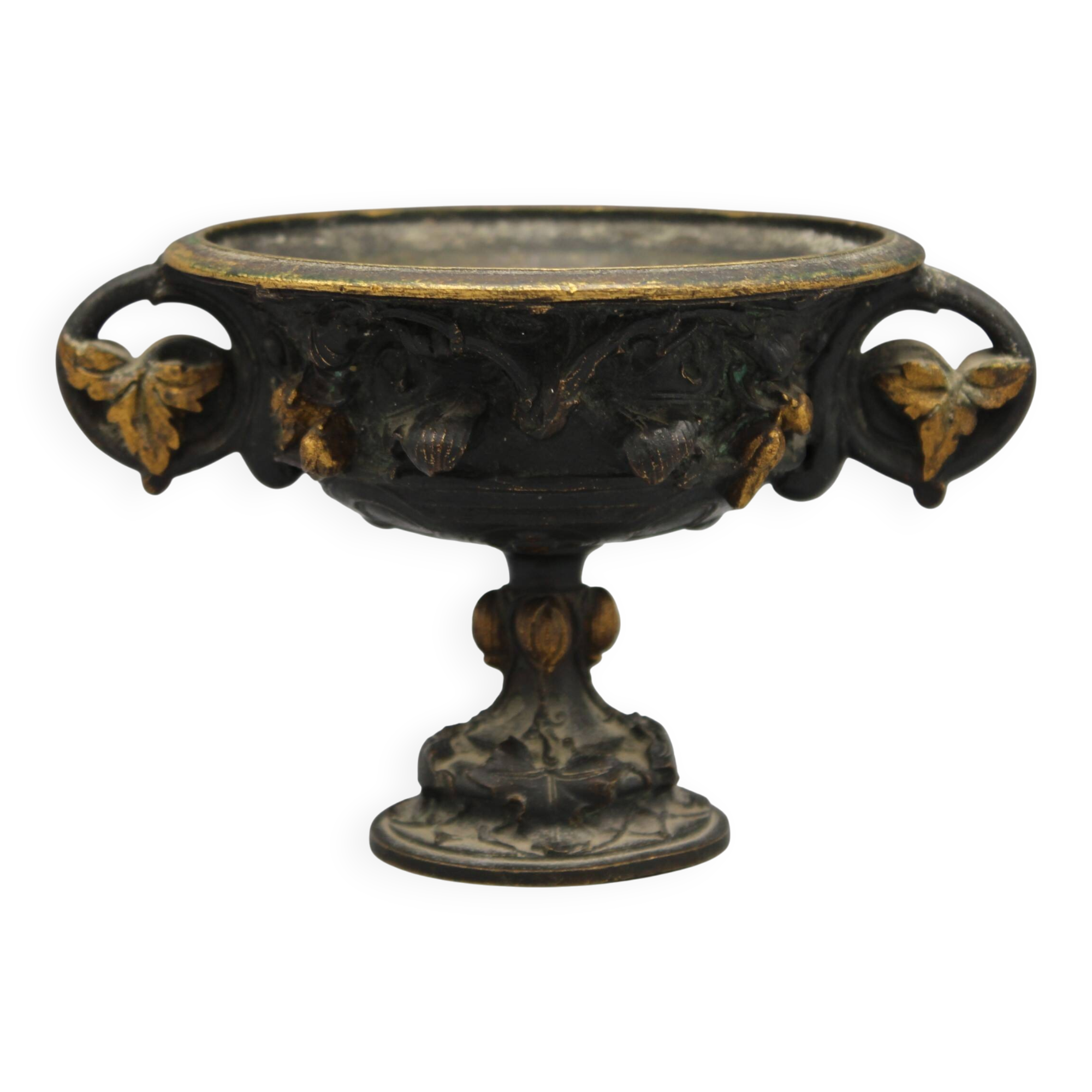 Bronze pedestal bowl with leaf decoration