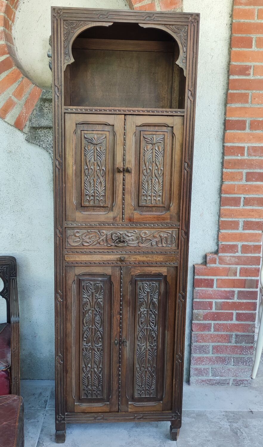 Ensemble 3 pièces meuble, fauteuil et pouf bois sculpté