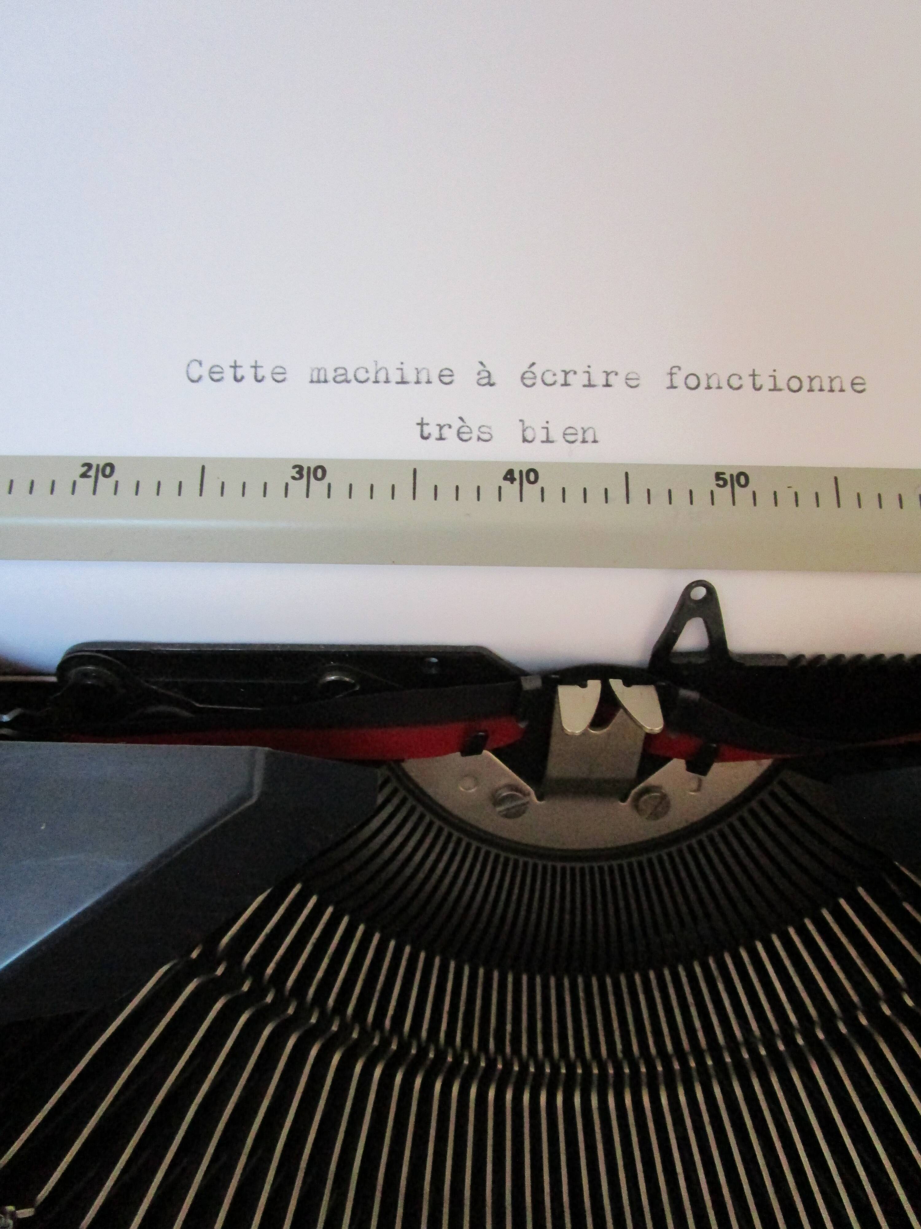 Typewriter, Olivetti Lettera 82