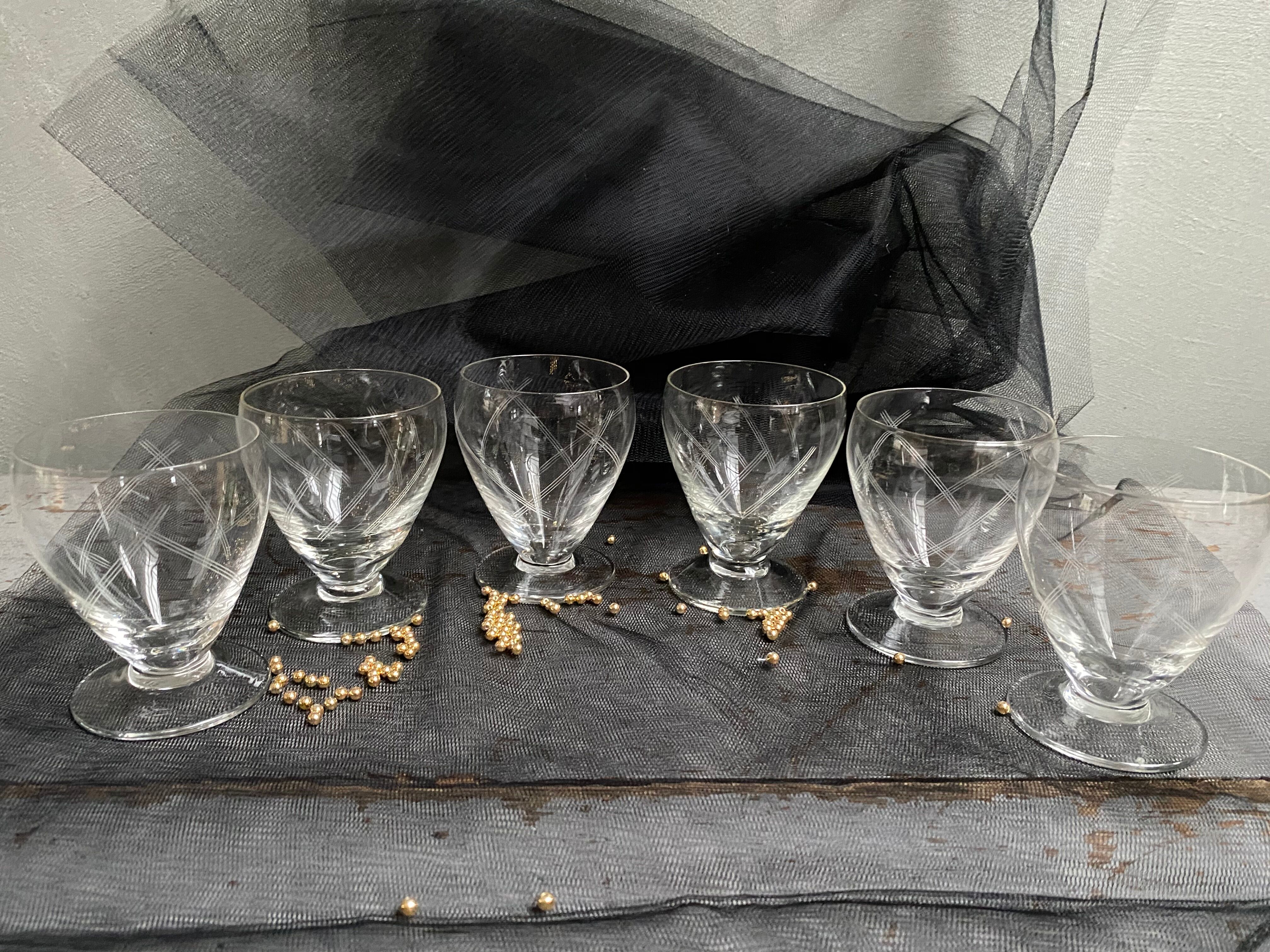 Série de 6 verres anciens gravés