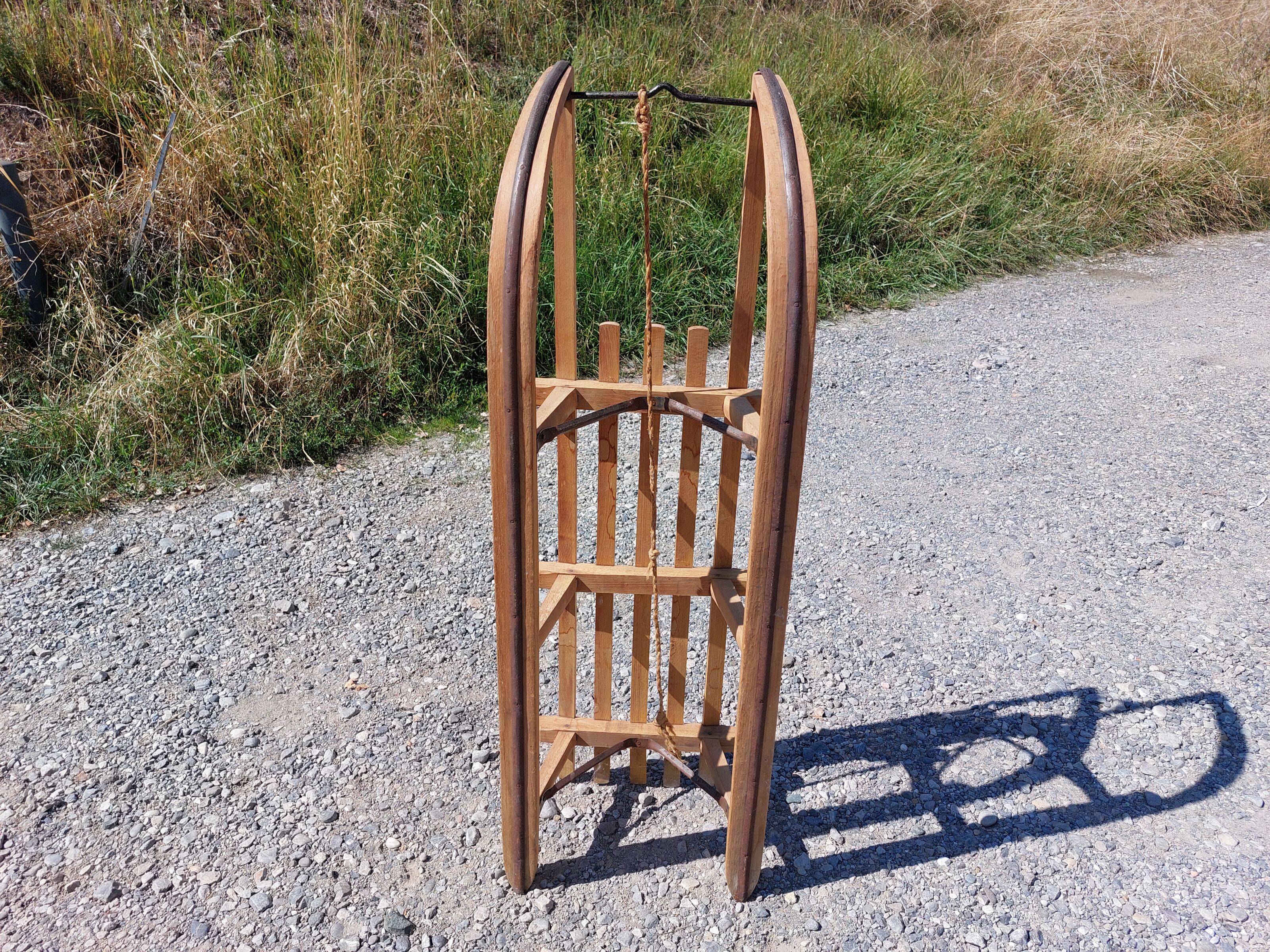 Old large sled in solid beech - 111 cm