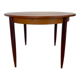 Extendable teak round table