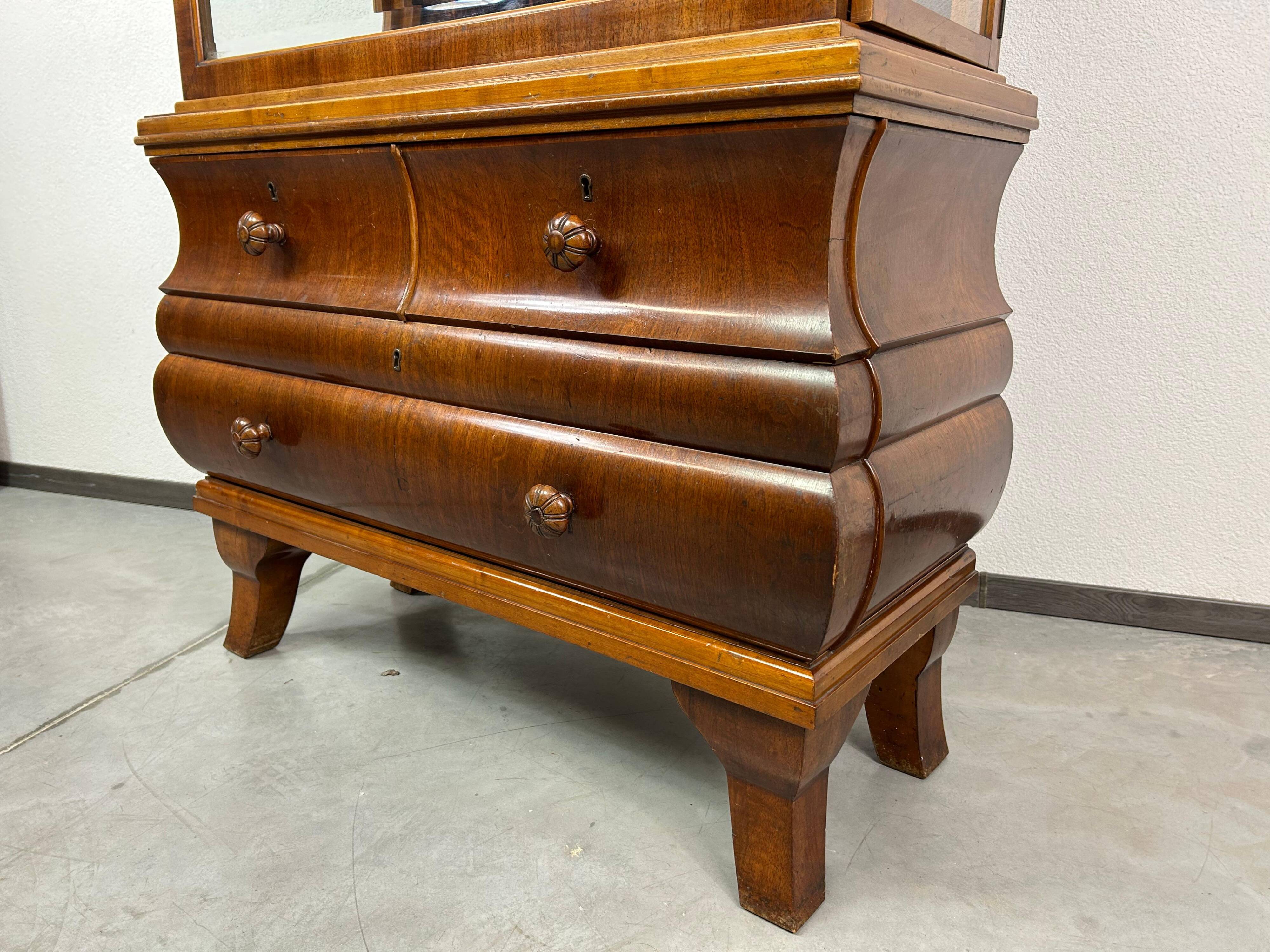 Large Art Deco display case by Lingel