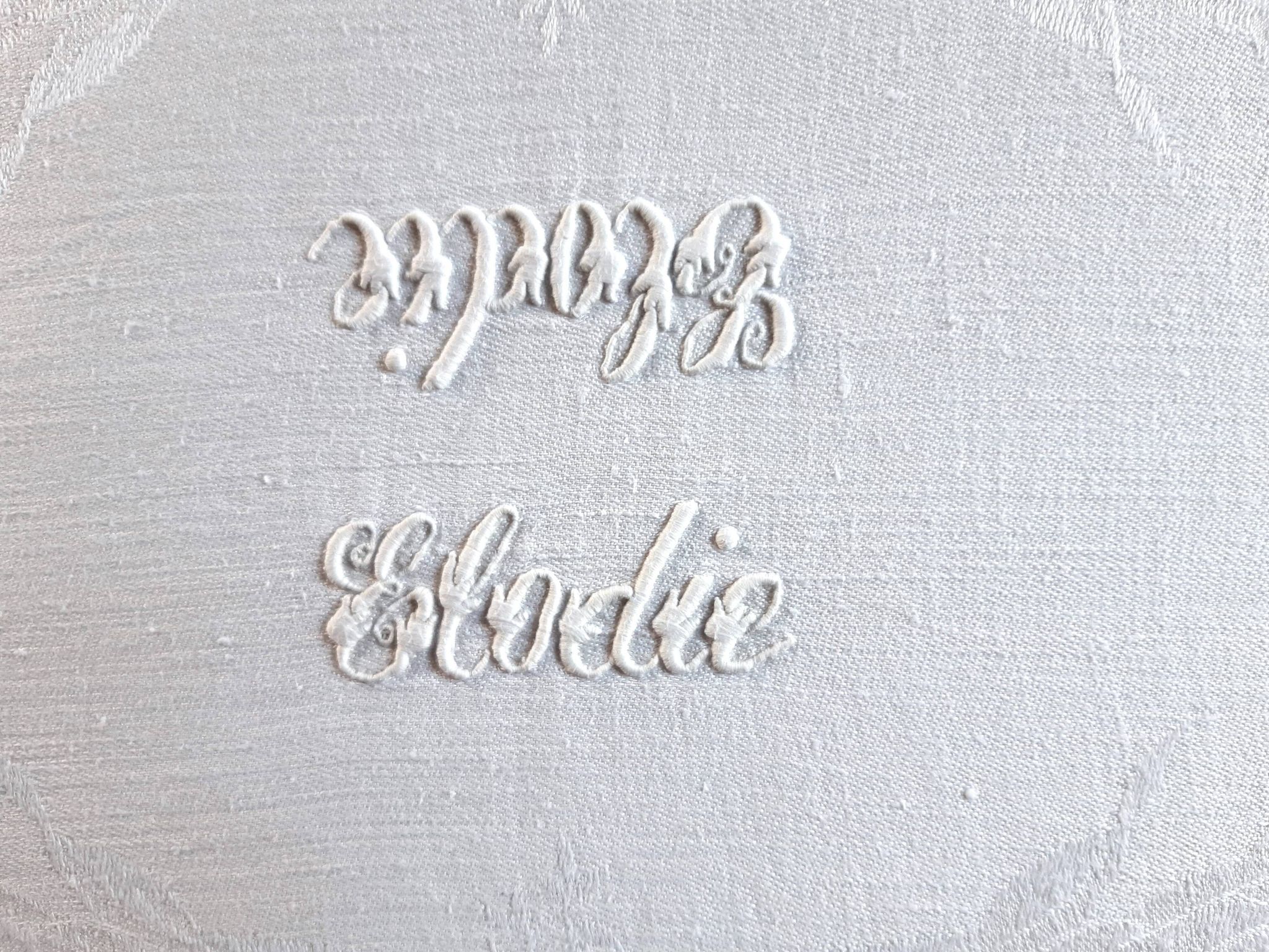 service table damned, tablecloth and 6 embroidered napkins "Elodie", 2m40 x 1m75, late nineteenth, early twentieth