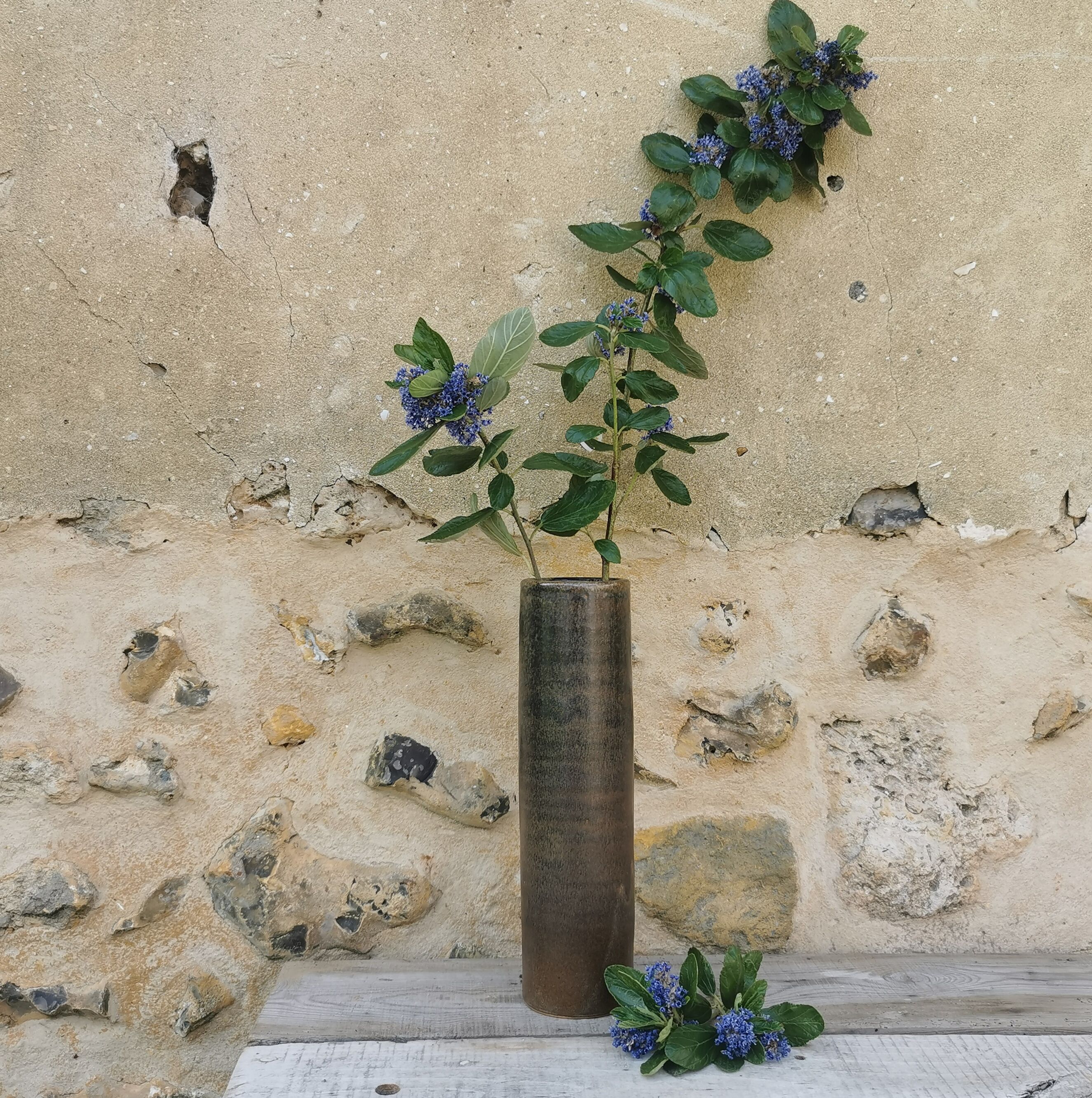 Sandstone roller vase