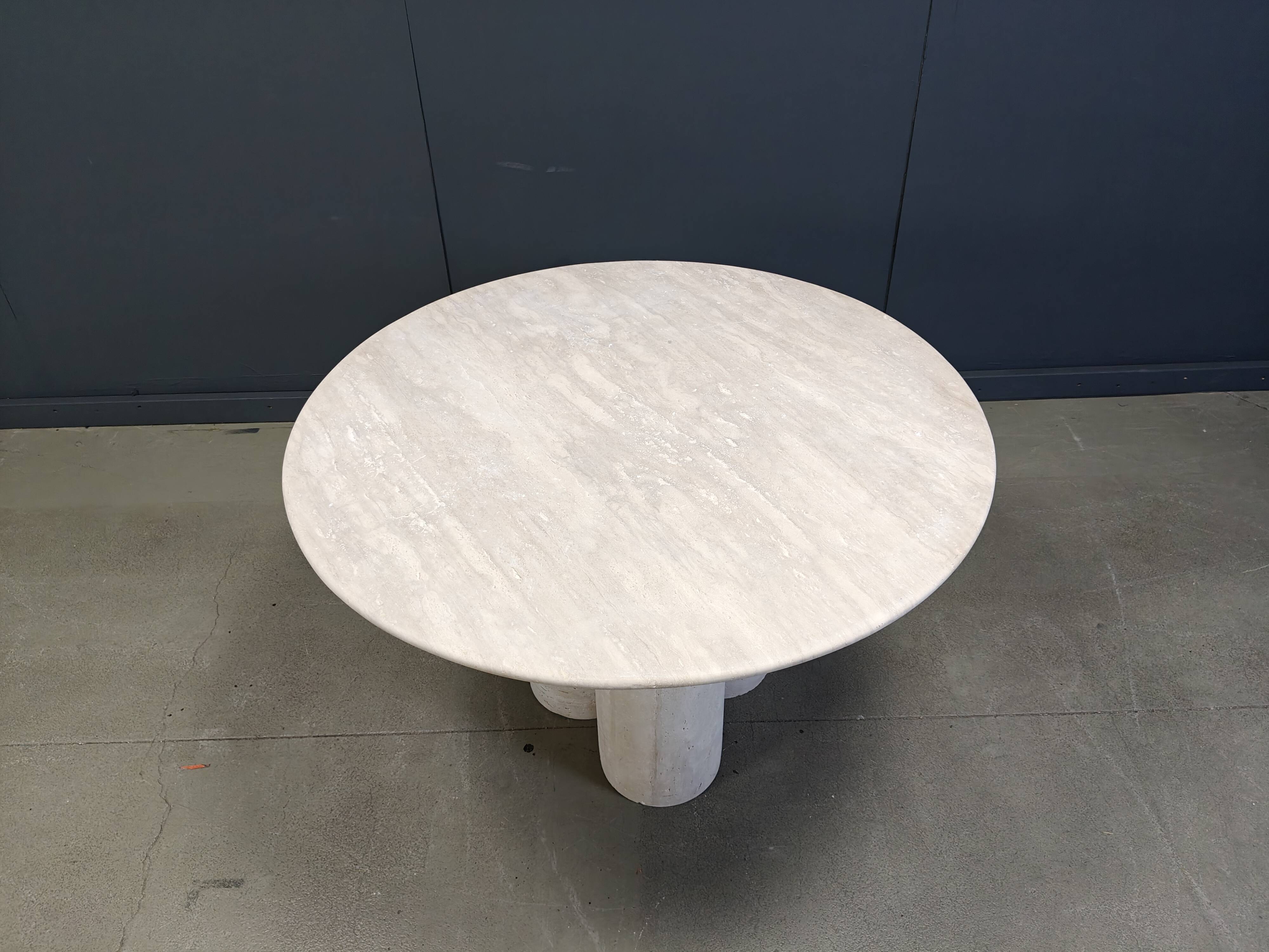 Round italian travertine dining table 1970s