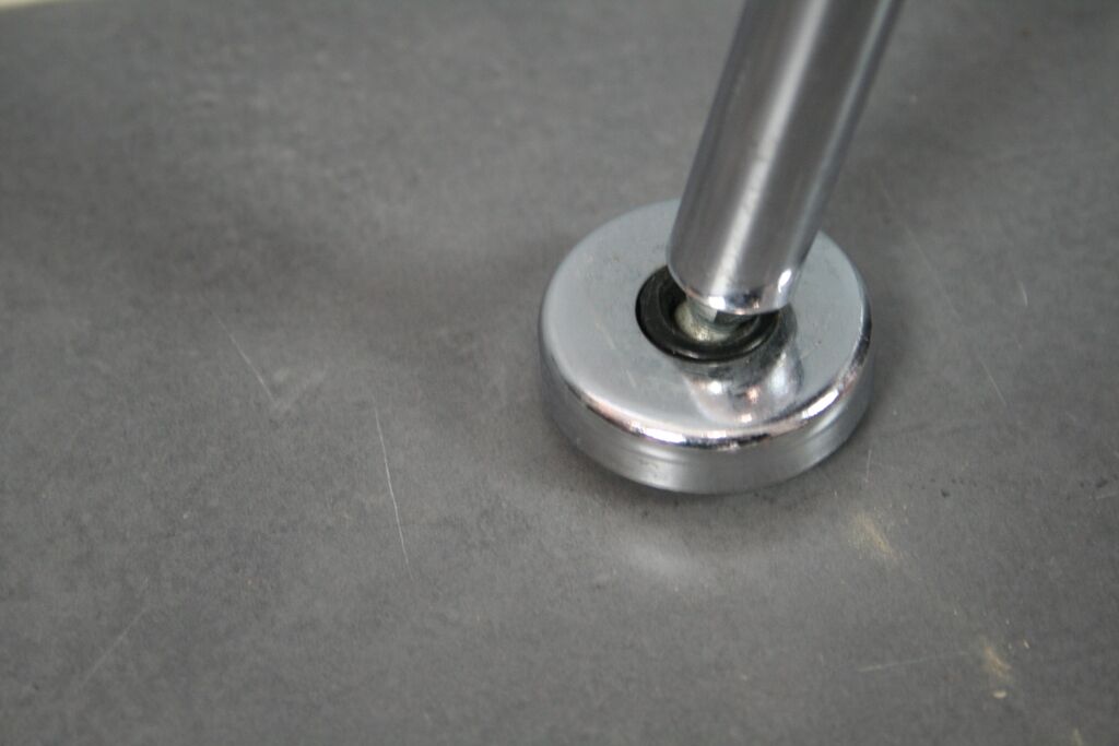 Bar stool Harry Bertoia Knoll chrome red cake