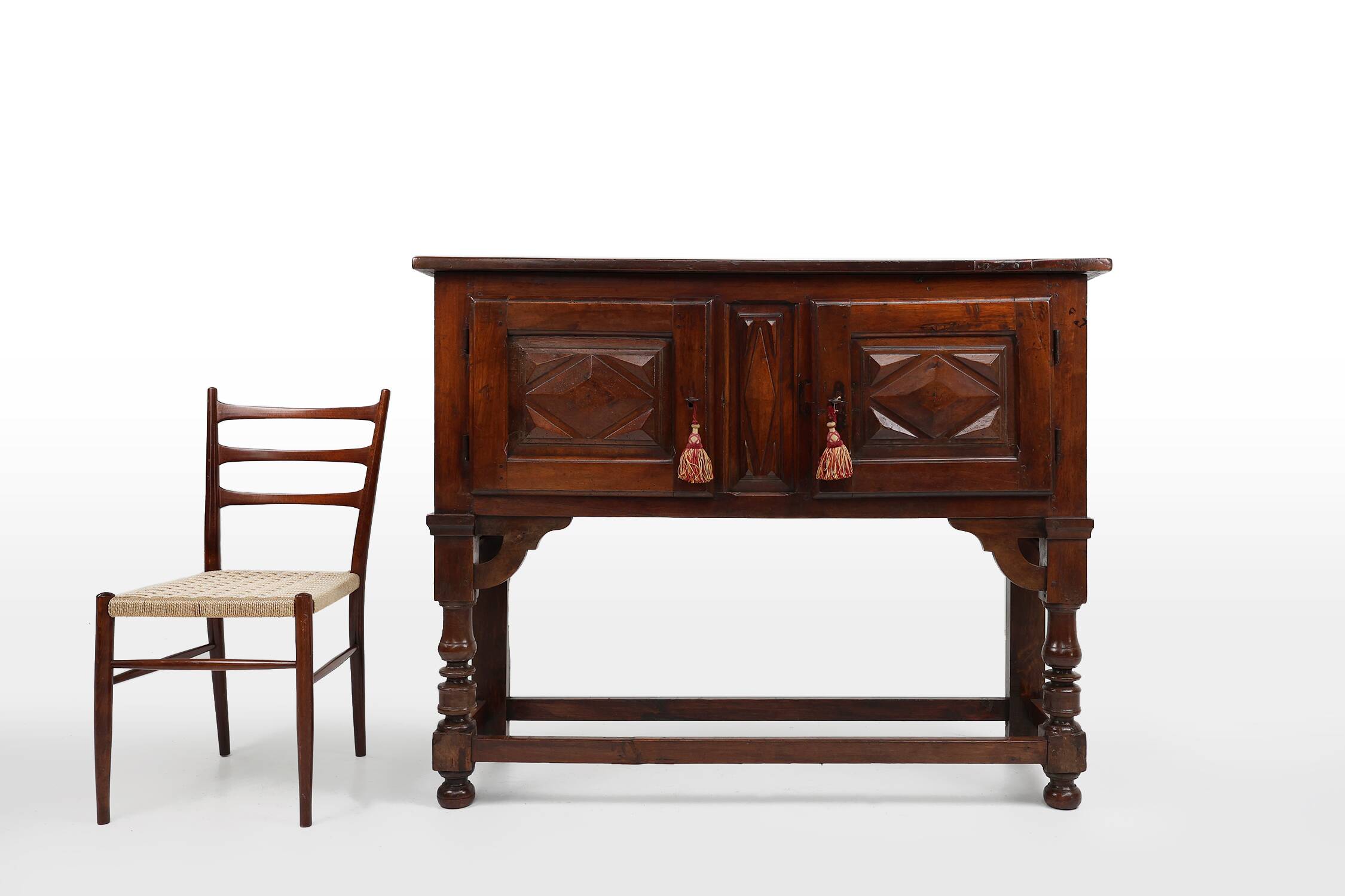 Antique 16th century Spanish carved cabinet in oak.