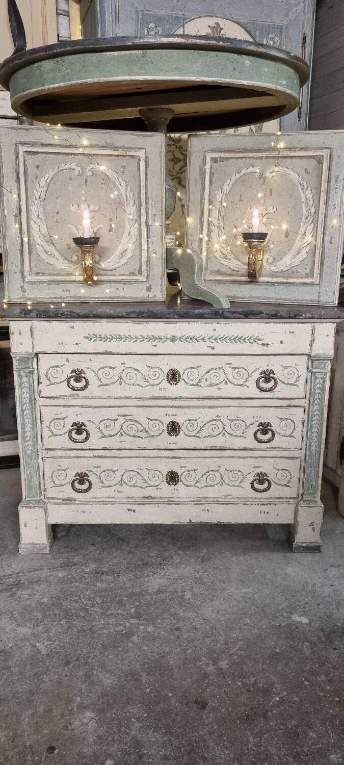 Old chest of drawers