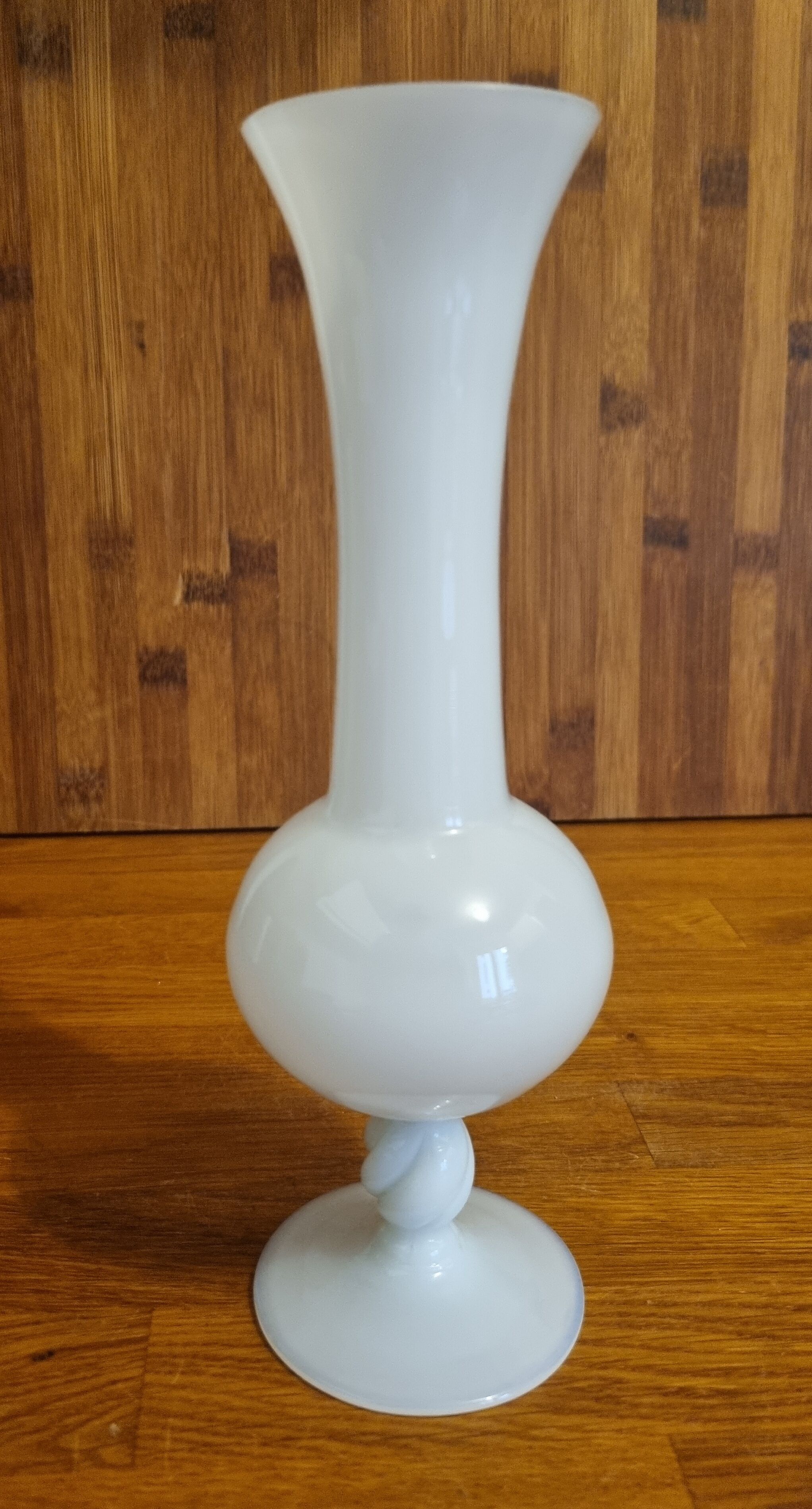 Vase vintage en opaline blanche 23 cm