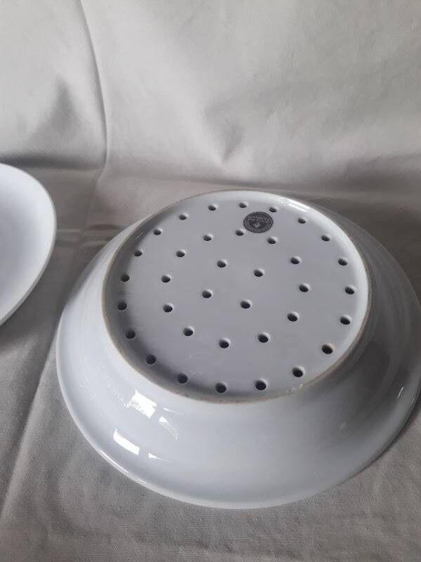 White porcelain drainer and dish