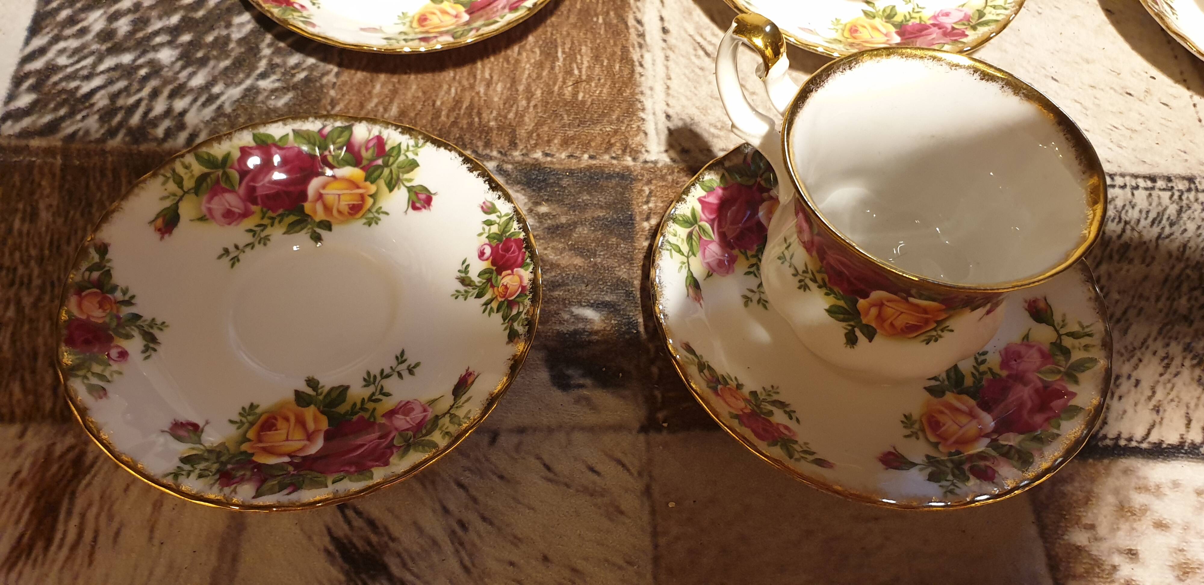 Old Country Roses fine porcelain coffee service - Royal Albert -