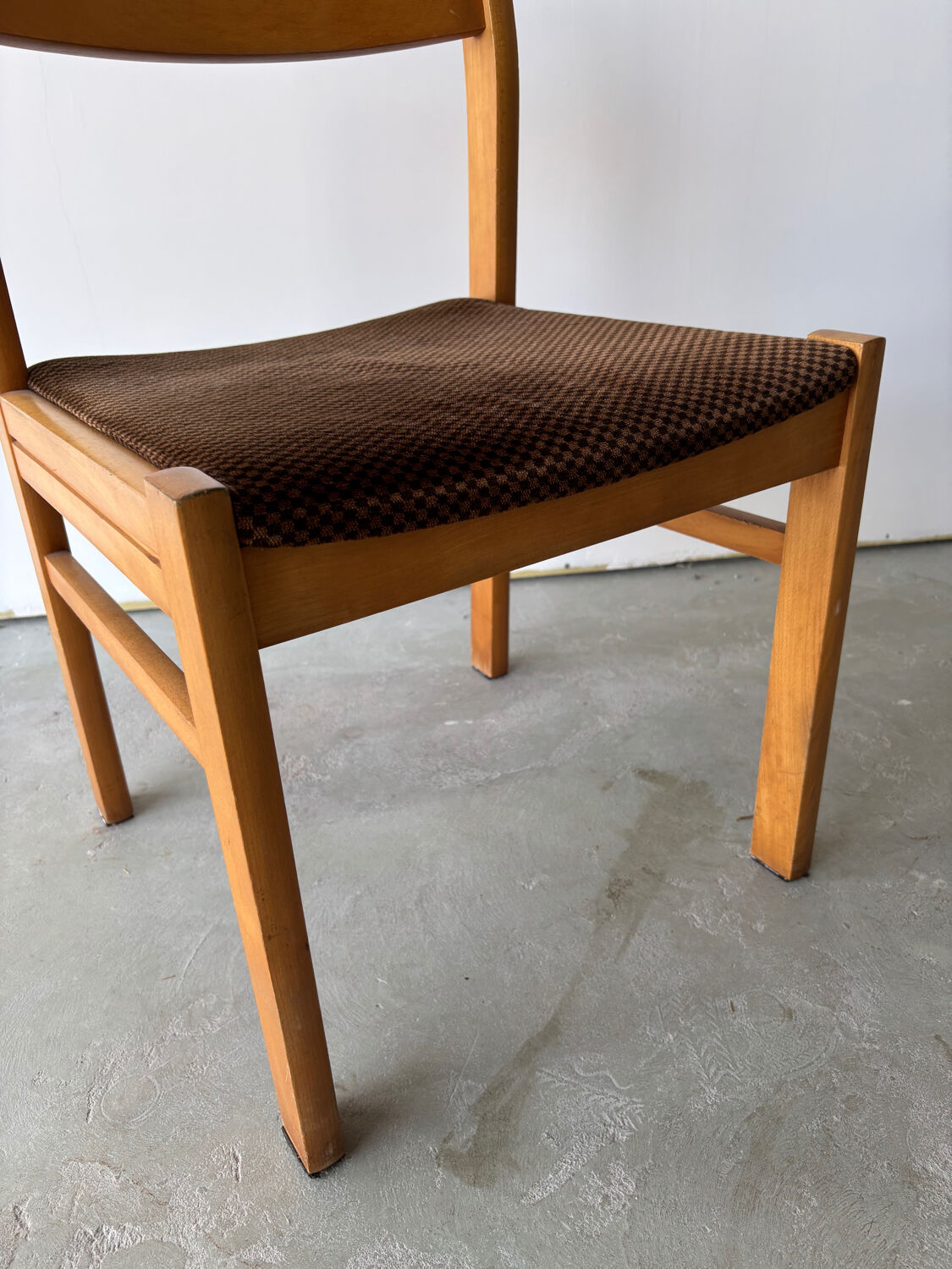 Set of 6 beech frame chairs in vintage 70s Scandinavian style.