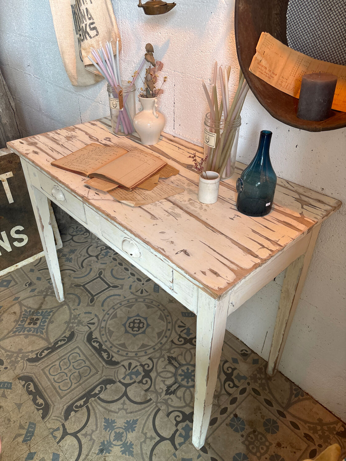 Small country table with 2 drawers