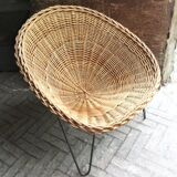 Steel-footing corolla rattan chair