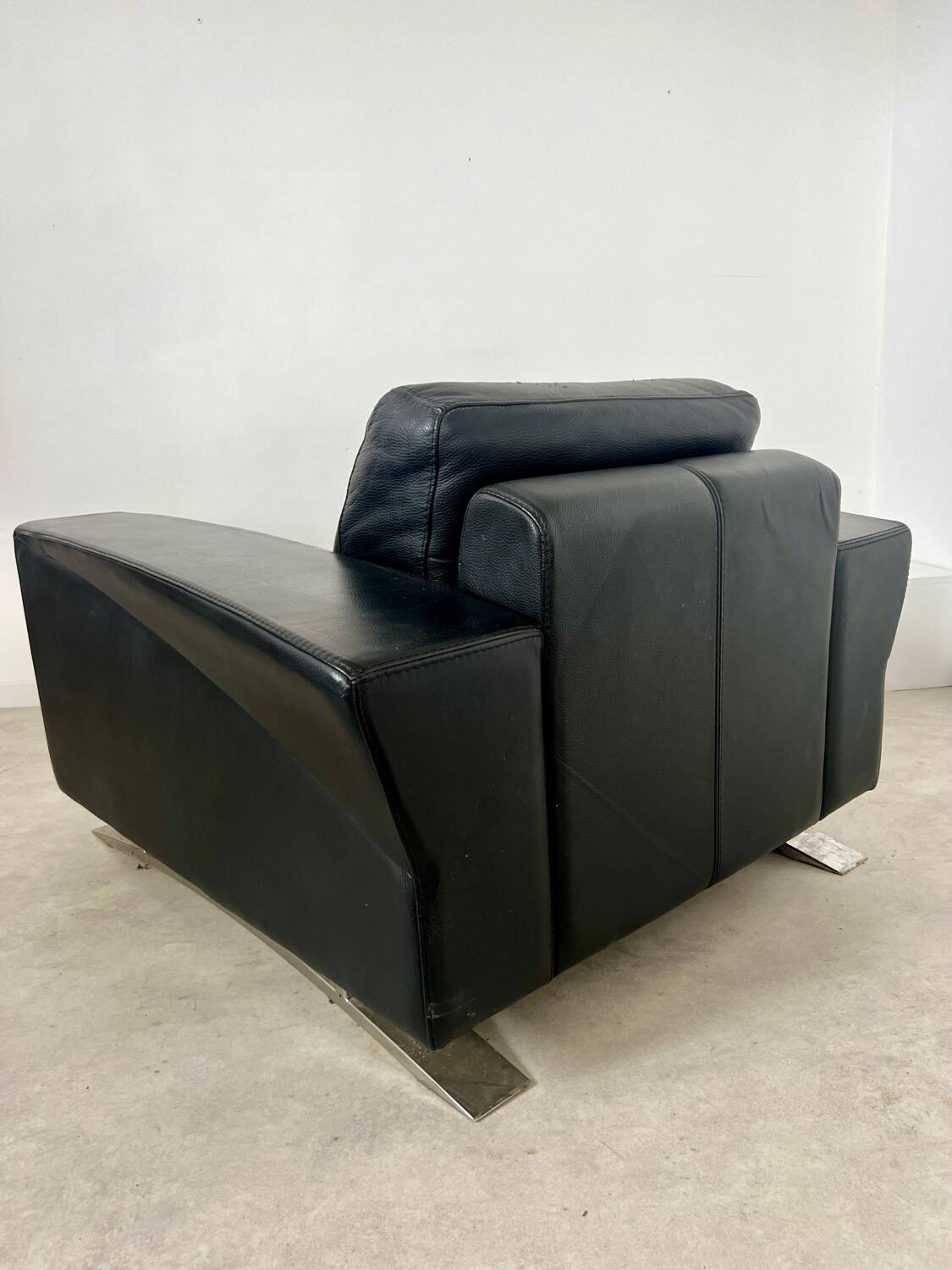 Lot 2 roche bobois designer leather armchairs 80s vintage custom aviator shape