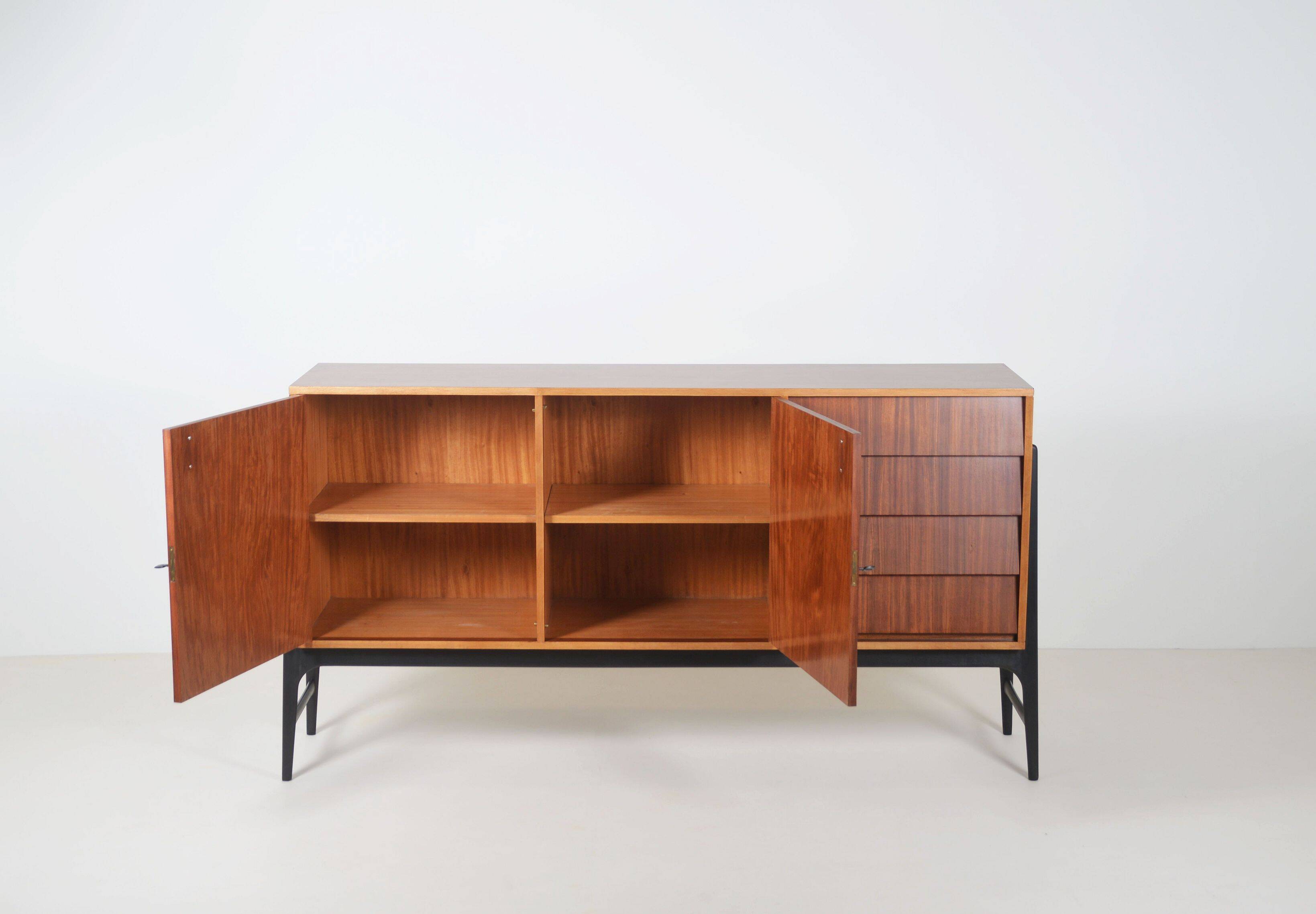 Buffet conçu par Alfred Hendrickx pour Belform, années 1950.