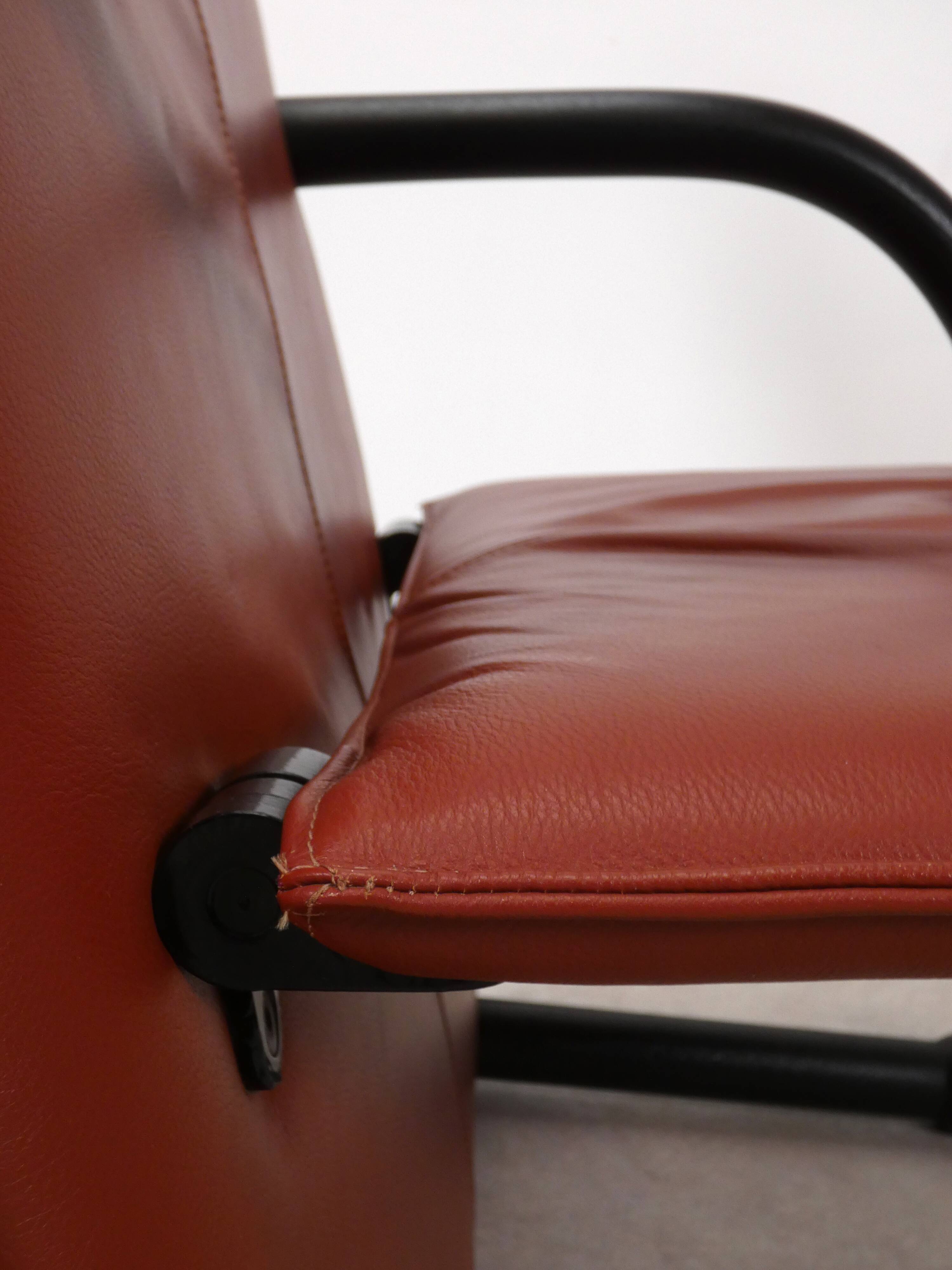 T-Line lounge chair - Arflex