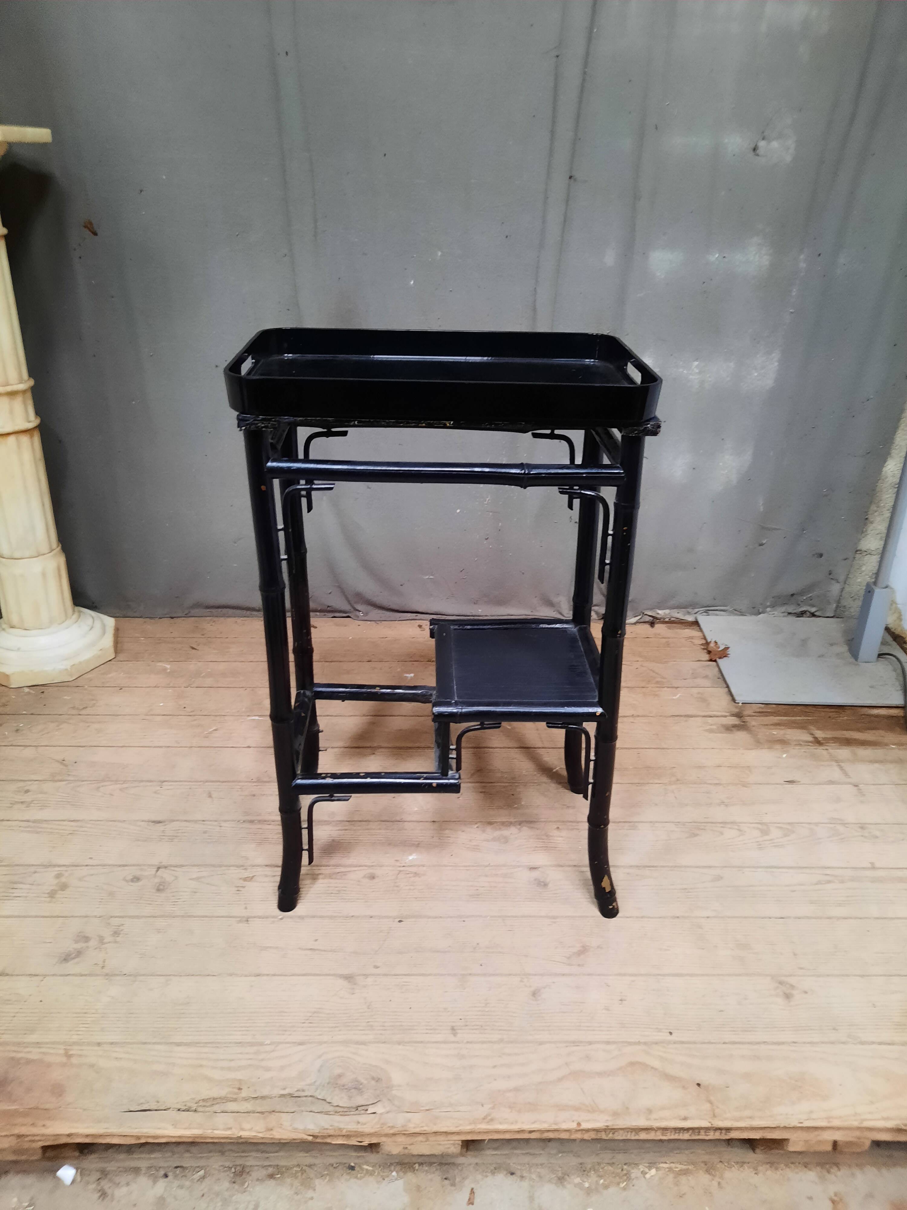 Far Eastern tray table