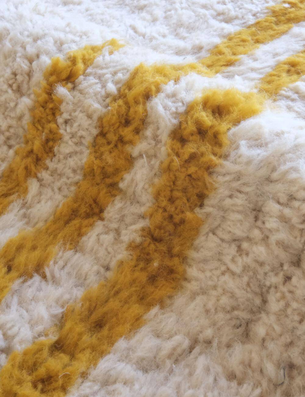 Contemporary Yellow Rug - 346 x 245 cm