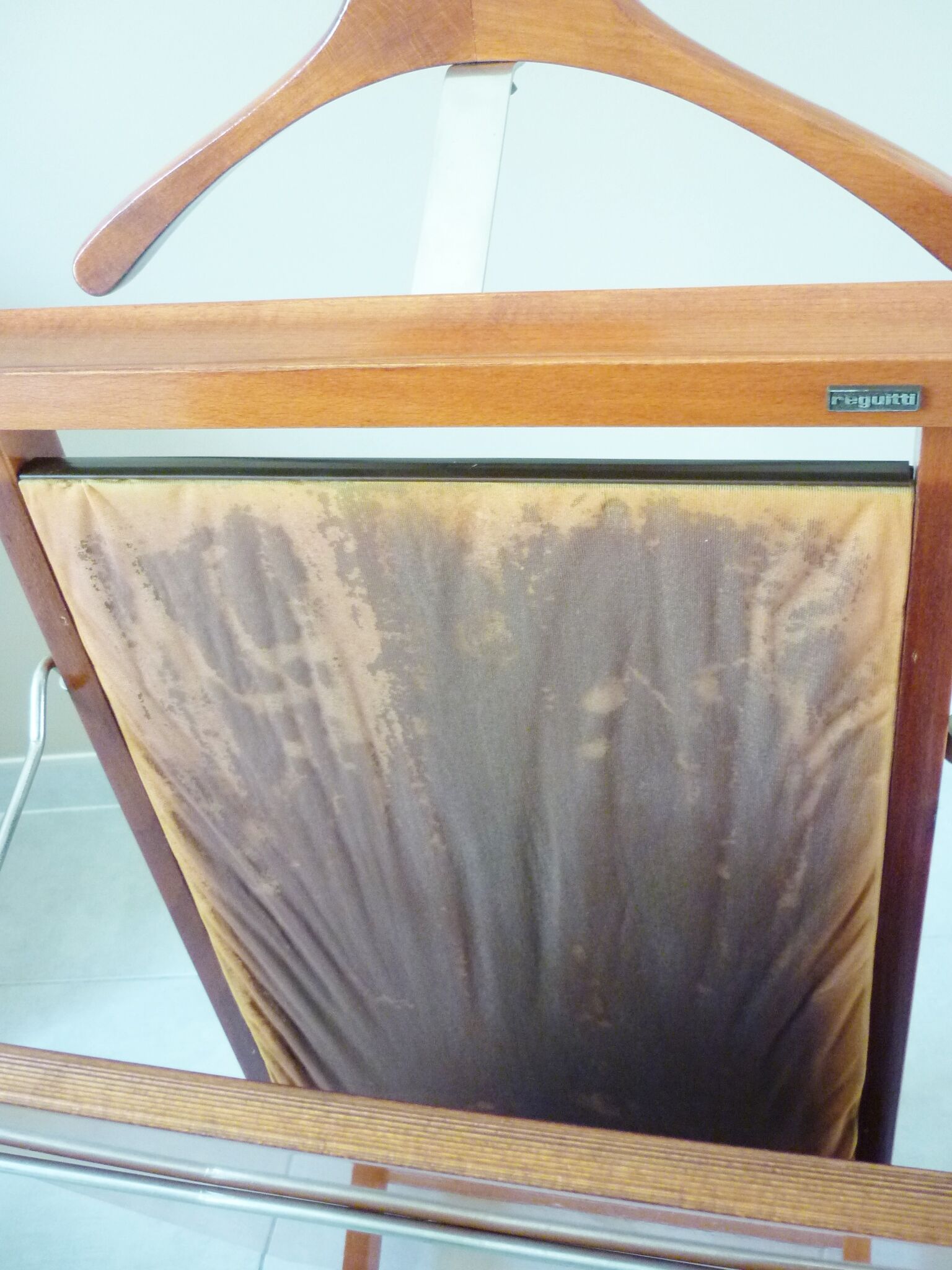 Wooden valet, signed Fratelli Reguitti, 60s, on wheels