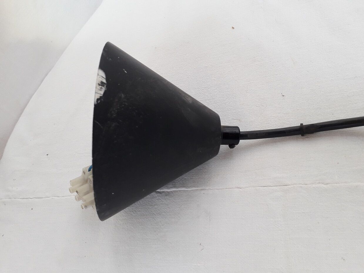 Metal and opaline suspension