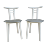 Paire de chaises en bois et skaï des années 80 italy