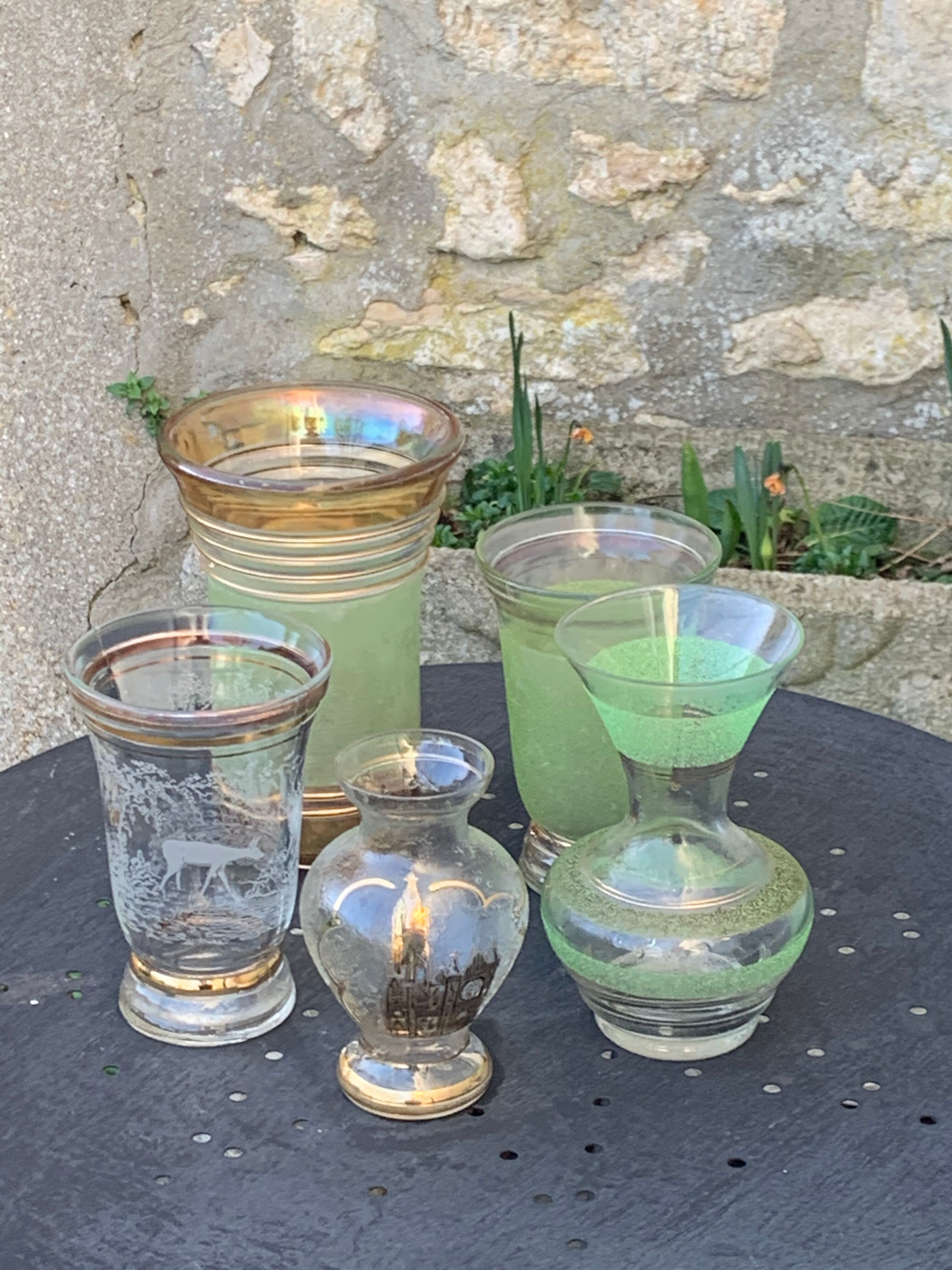 Set of 5 vases in green granite glass and vintage gold