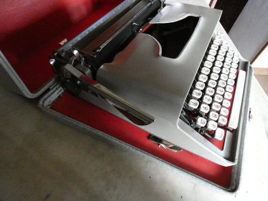 Remington brand typewriter travel riter deluxe