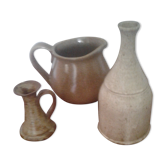 Set de trois objets dont bouteille'pot a lait et petit carafon en grès