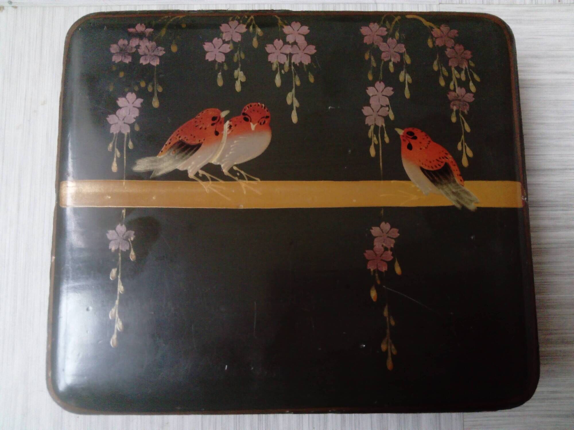 coffret/boite à bijoux en bois laqué vert à décor d'oiseaux sous la glycine