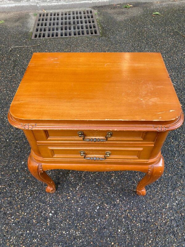 Table de chevet Louis XV en bois massif du XXème