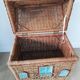 Maison coffre en rotin vintage