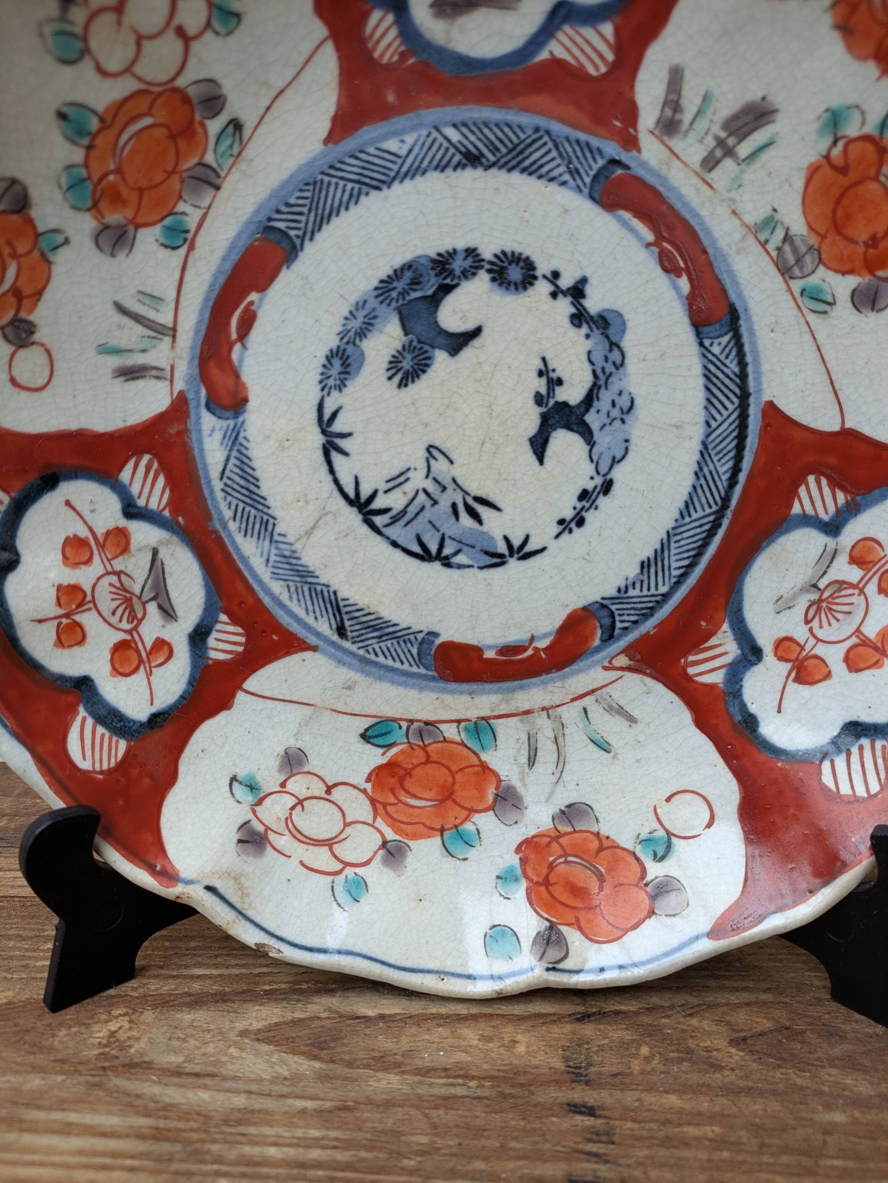 Antique Imari deep plate with red and blue floral decoration, 21.5cm.