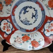 Ancienne assiette creuse Imari à décor de fleurs rouge et bleu 21.5cm