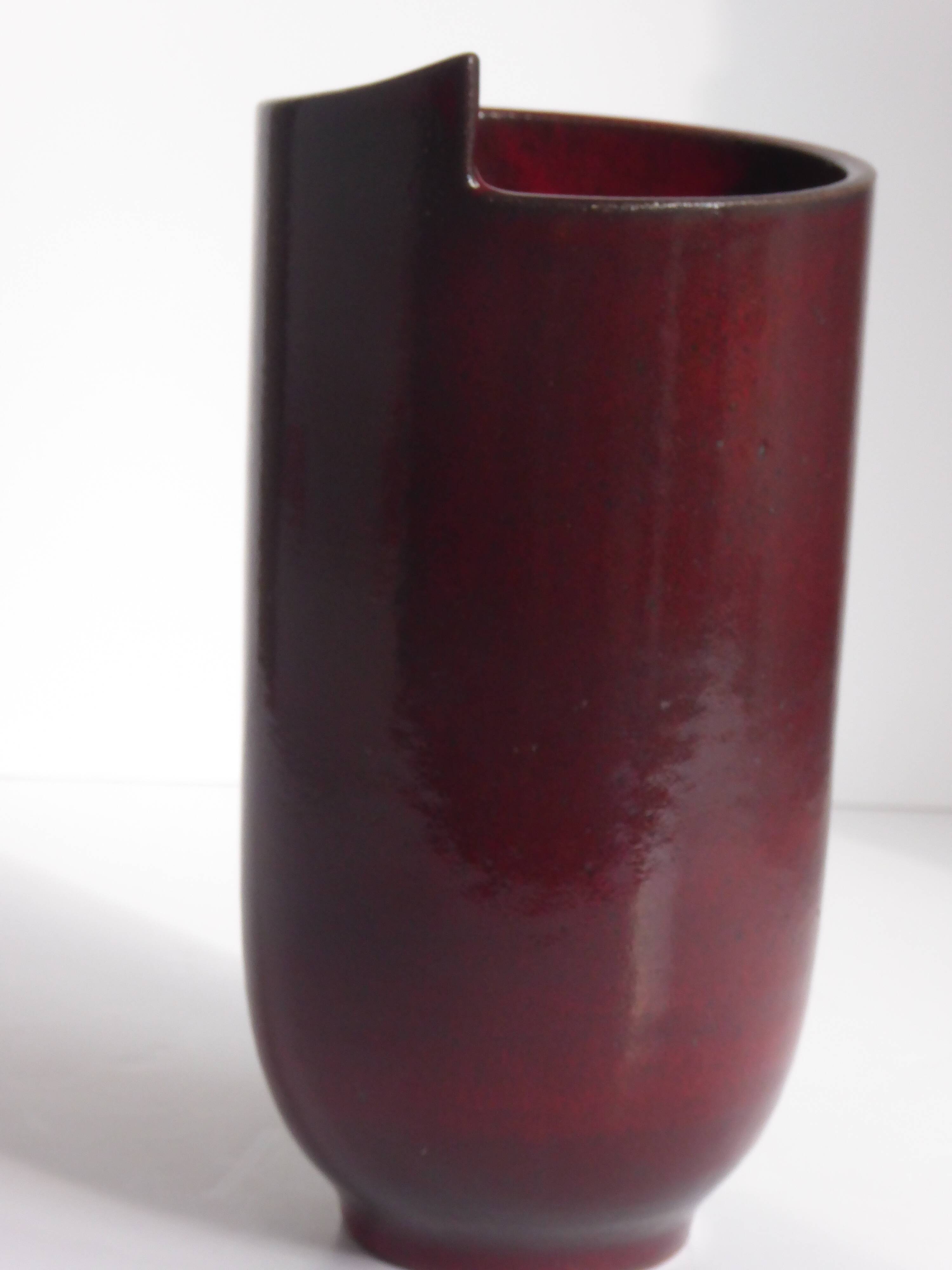 1950 vase in sandstone with cut neck
