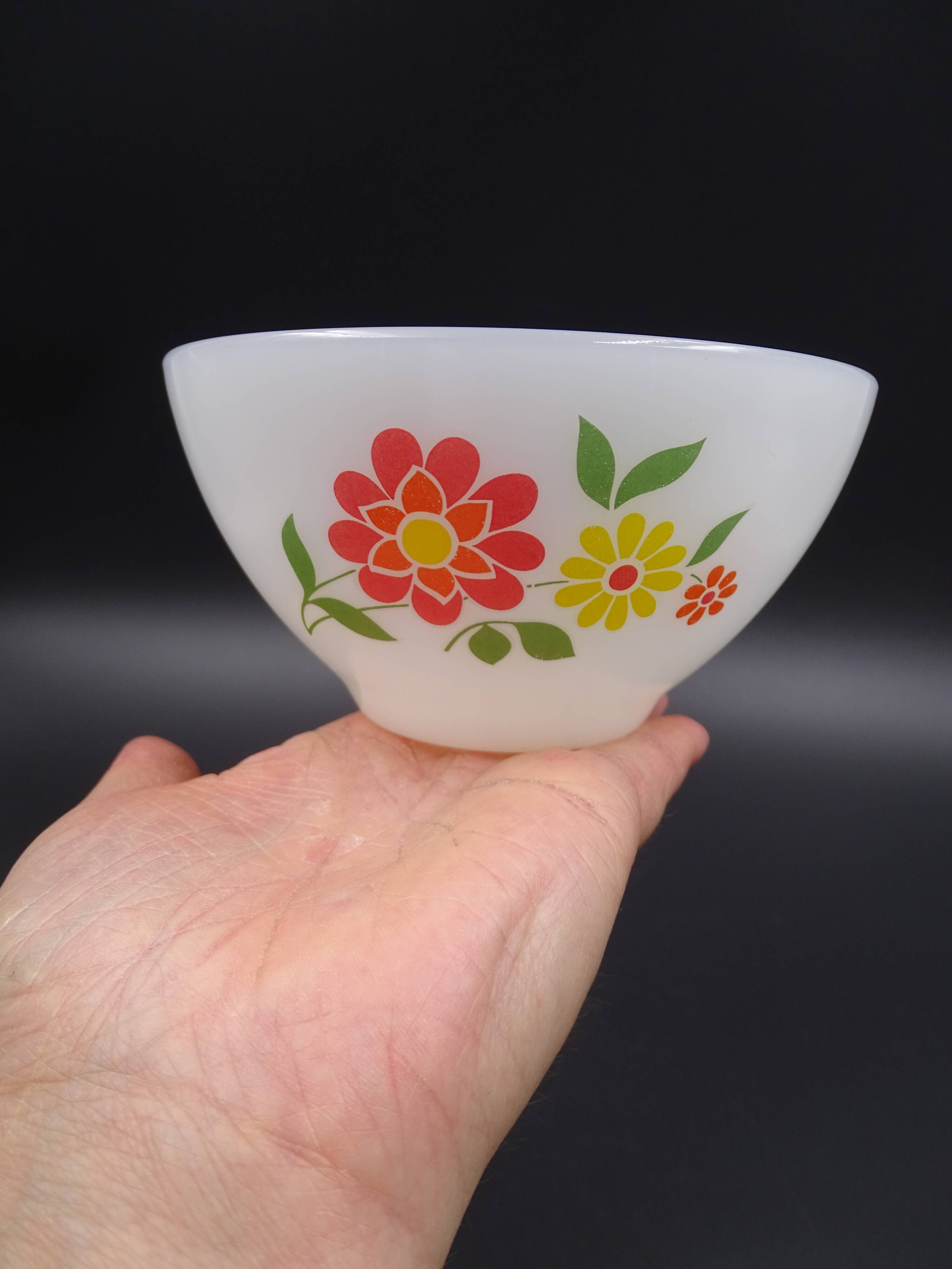 Set of 7 bowls in arcopal -flower décor - vintage around 1970