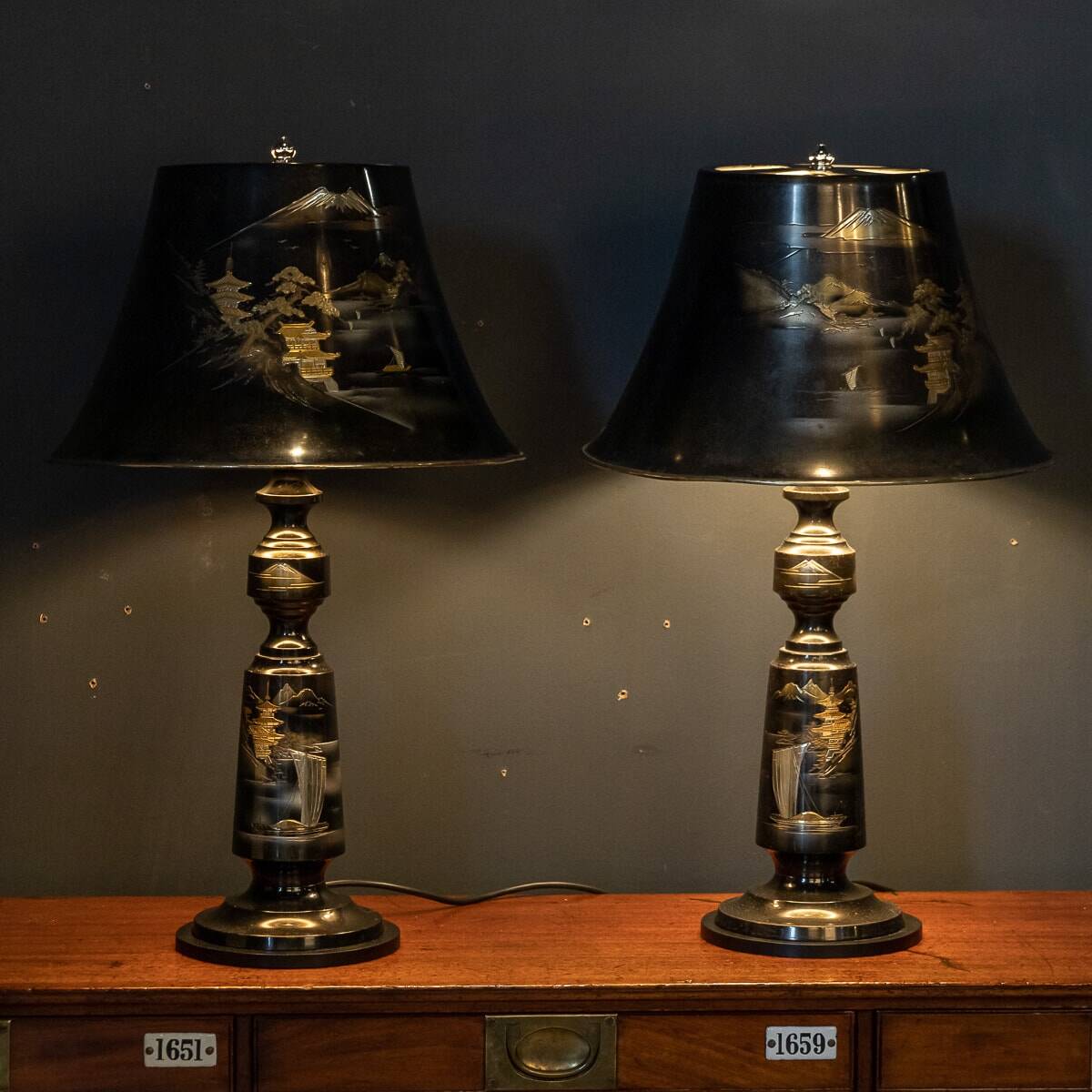 Mid 20thc japanese pair of lacquered table lamps c.1960