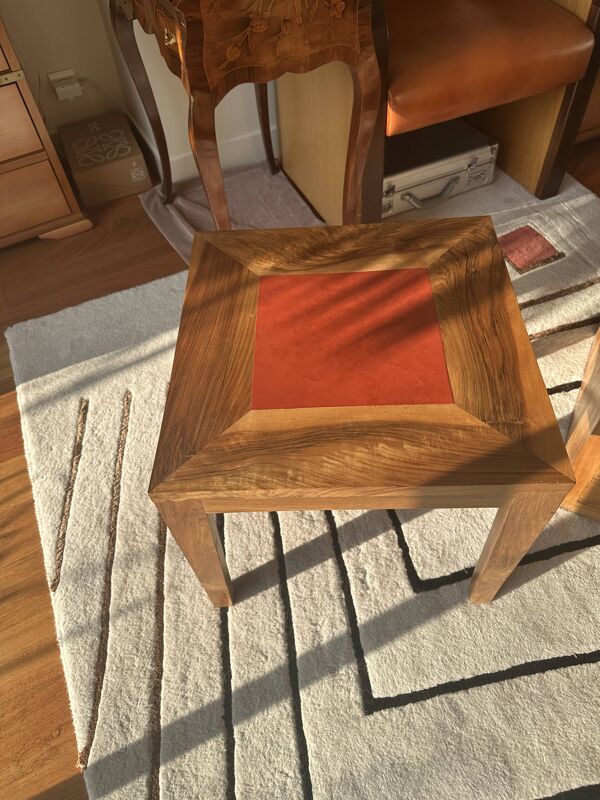 Table basse en noyer et plateau en tadelakt