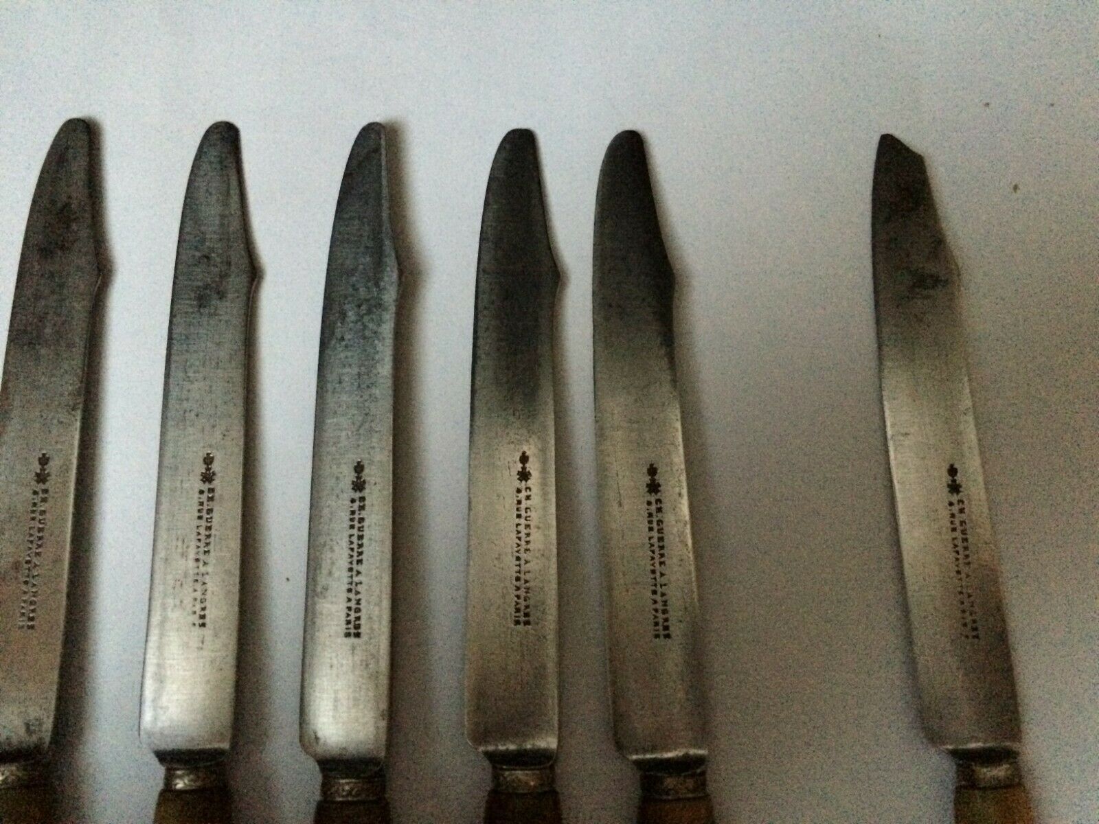 Set of 12 large knives and 11 horn and steel dessert knives