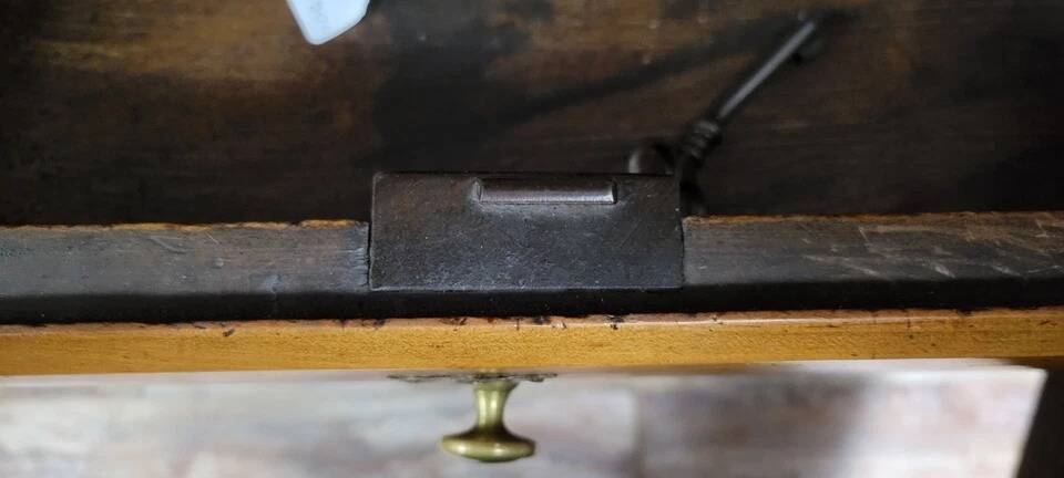 Meuble dit "homme debout" époque louis XV en merisier vers 1750