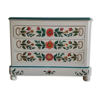 Chest of drawers with painted patterns