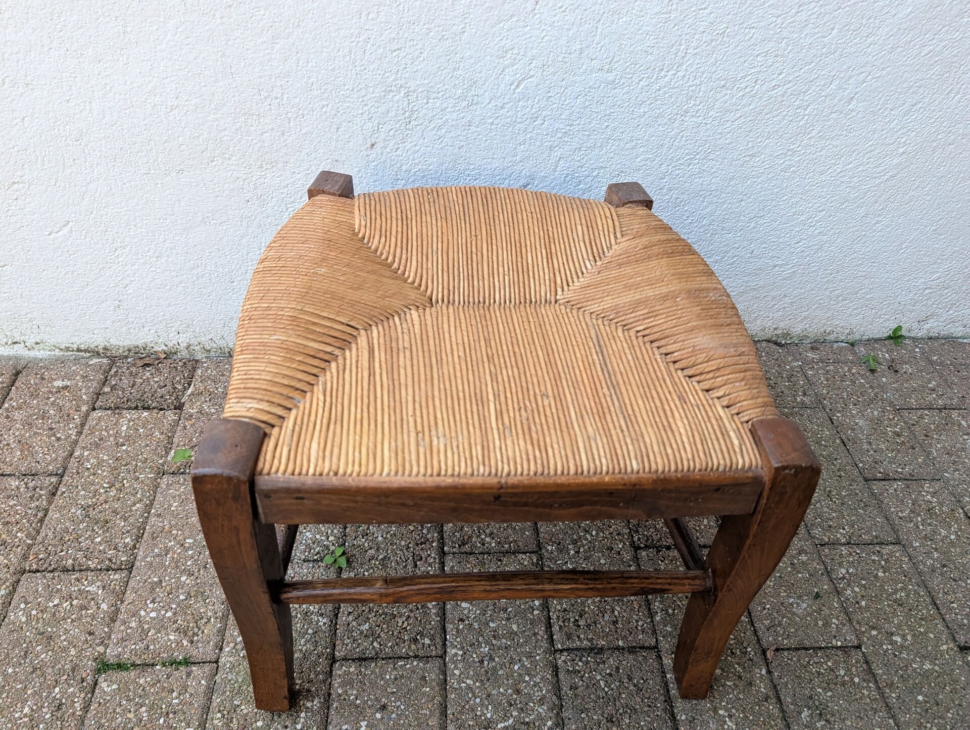Antique solid wood stool with traditional rush seating – Late 19th century
