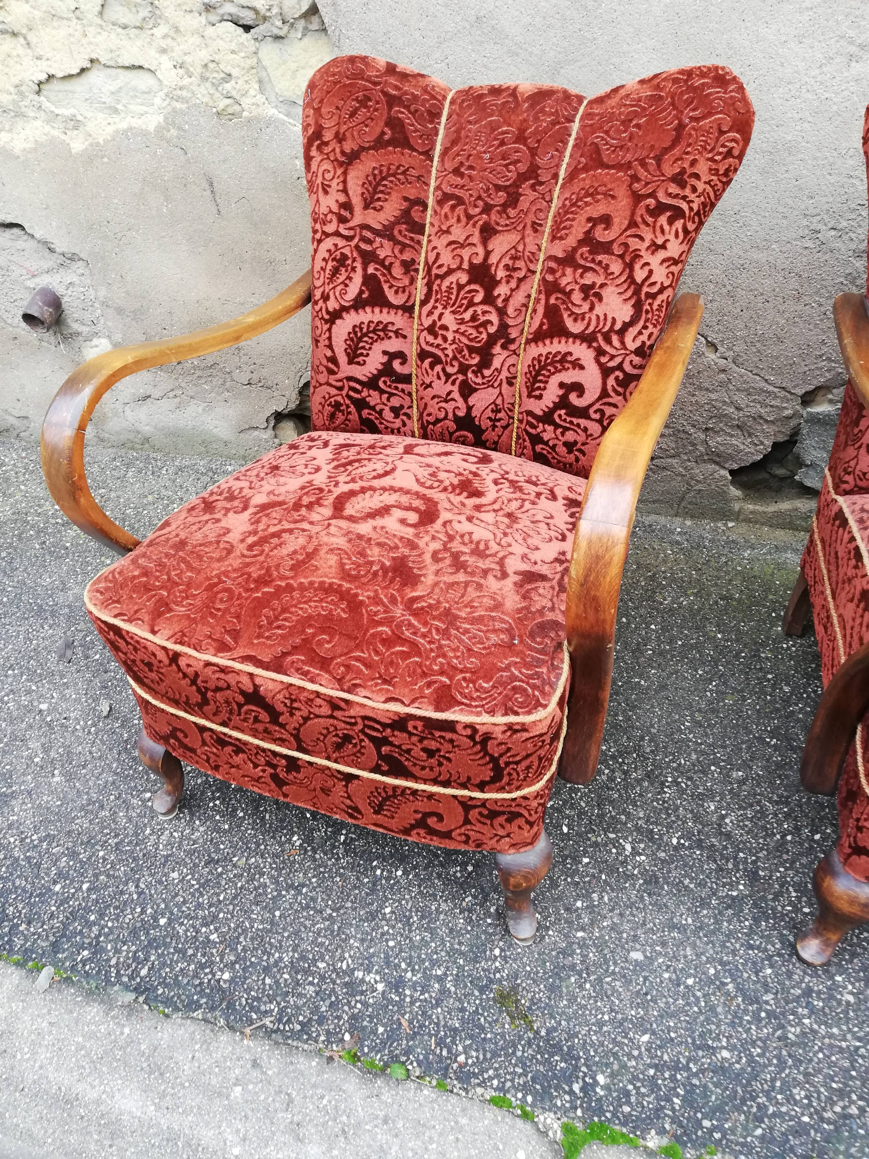 Paire de fauteuils année 50 tissu bordeaux