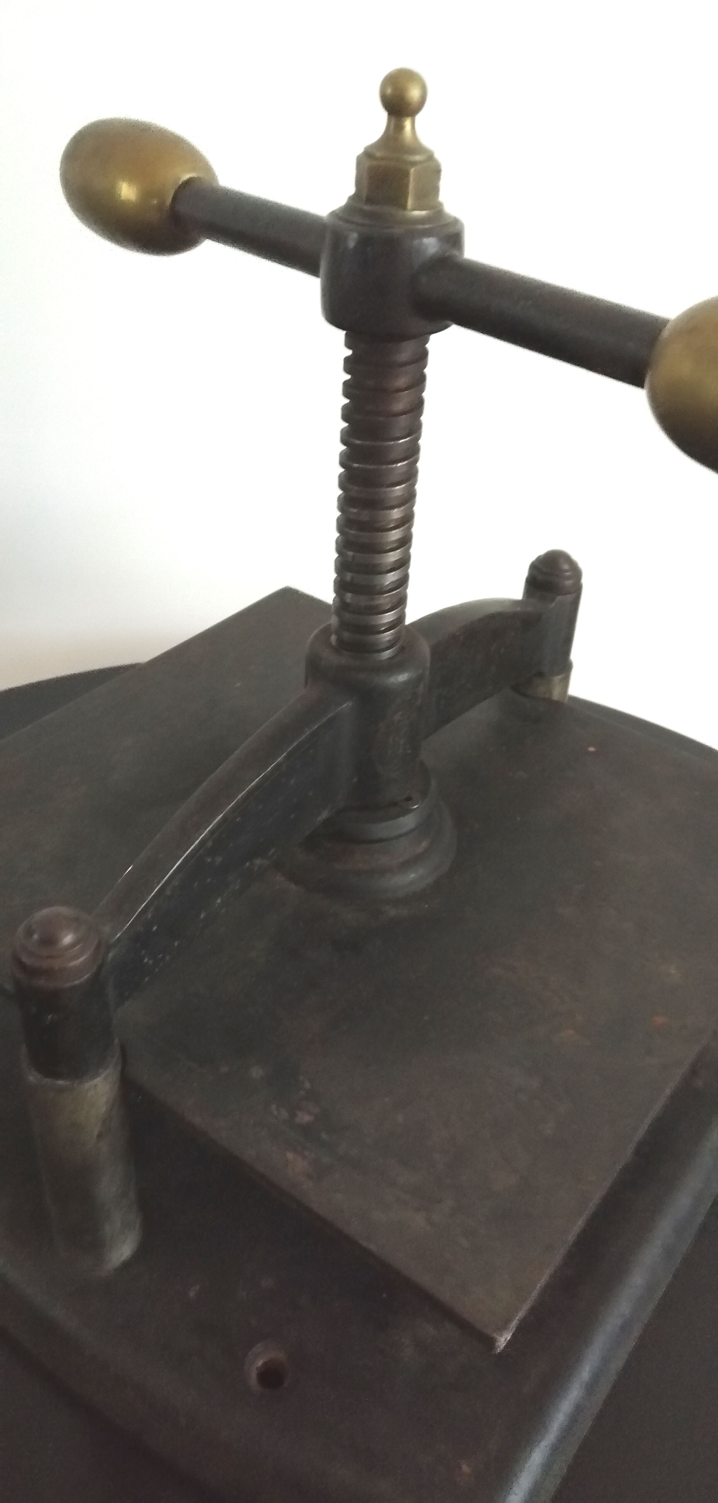 Old press for binding "Ravasse"