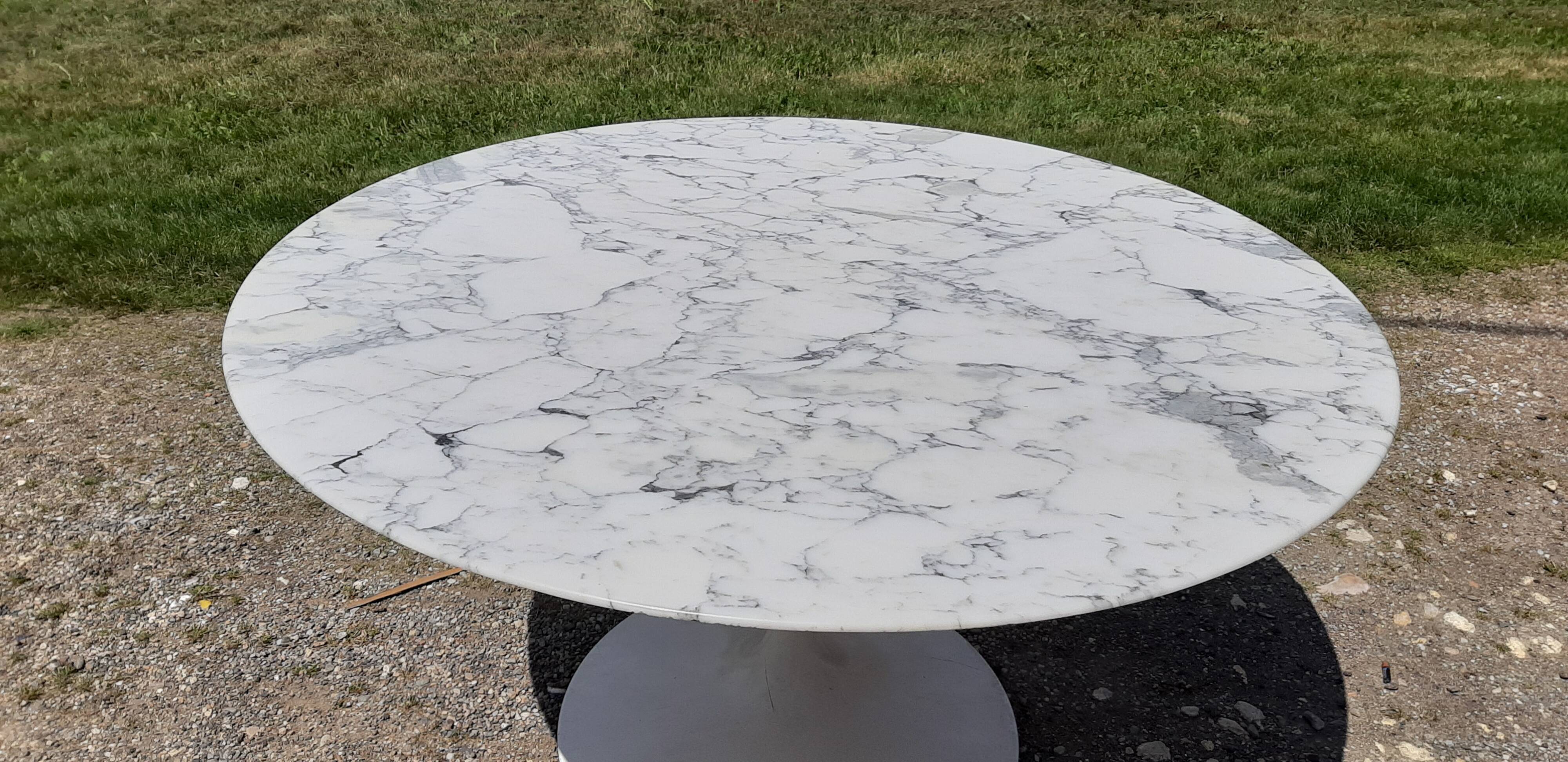 Table Tulip by& Eero Saarinen marble Calacatta, Knoll